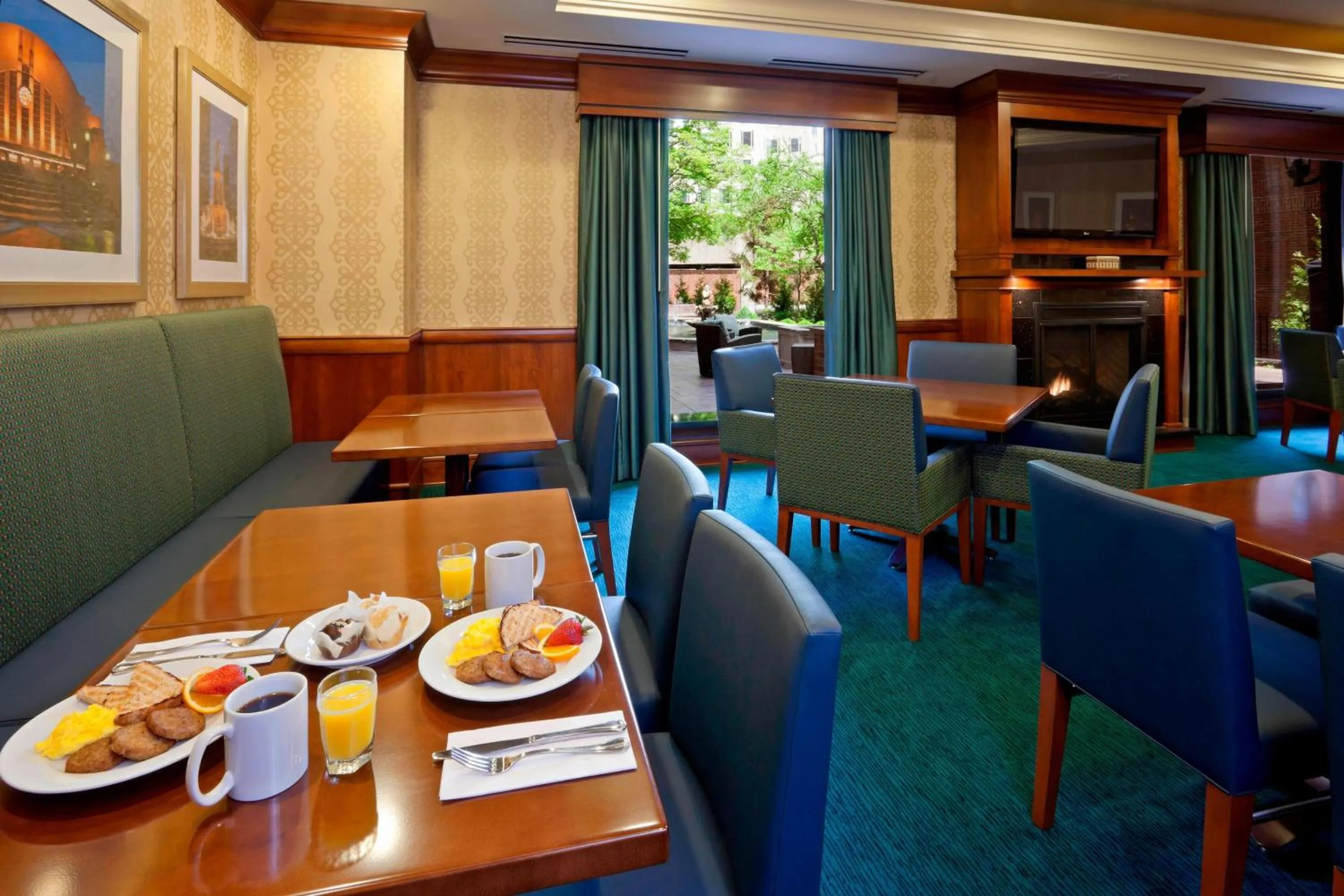 Breakfast in Residence Inn by Marriott Cincinnati Downtown/The Phelps