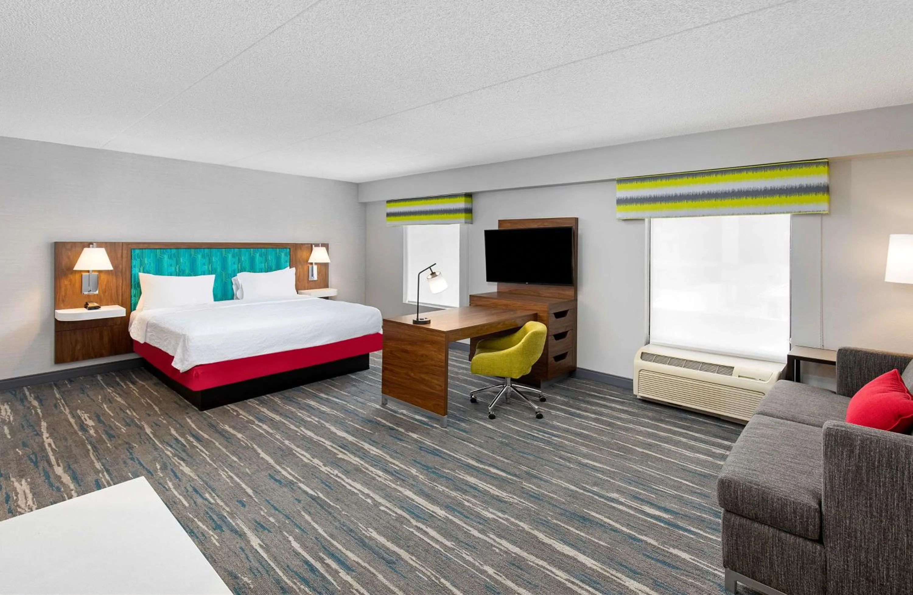 Living room, Bed in Hampton Inn Pikeville