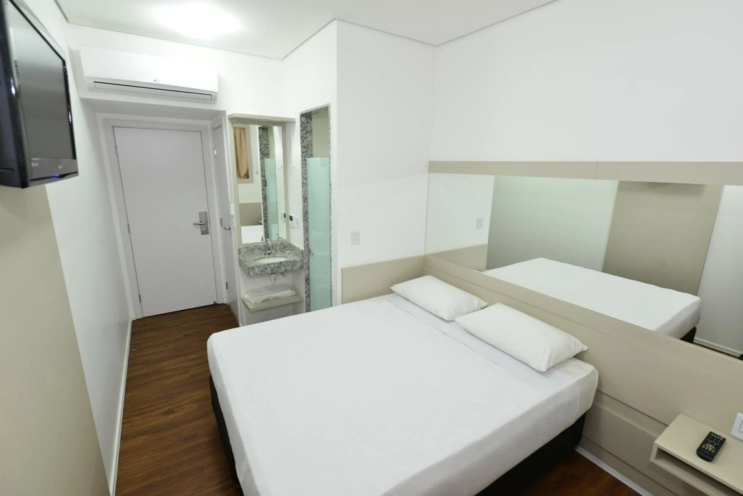 Bed in Hotel Panorama Economic