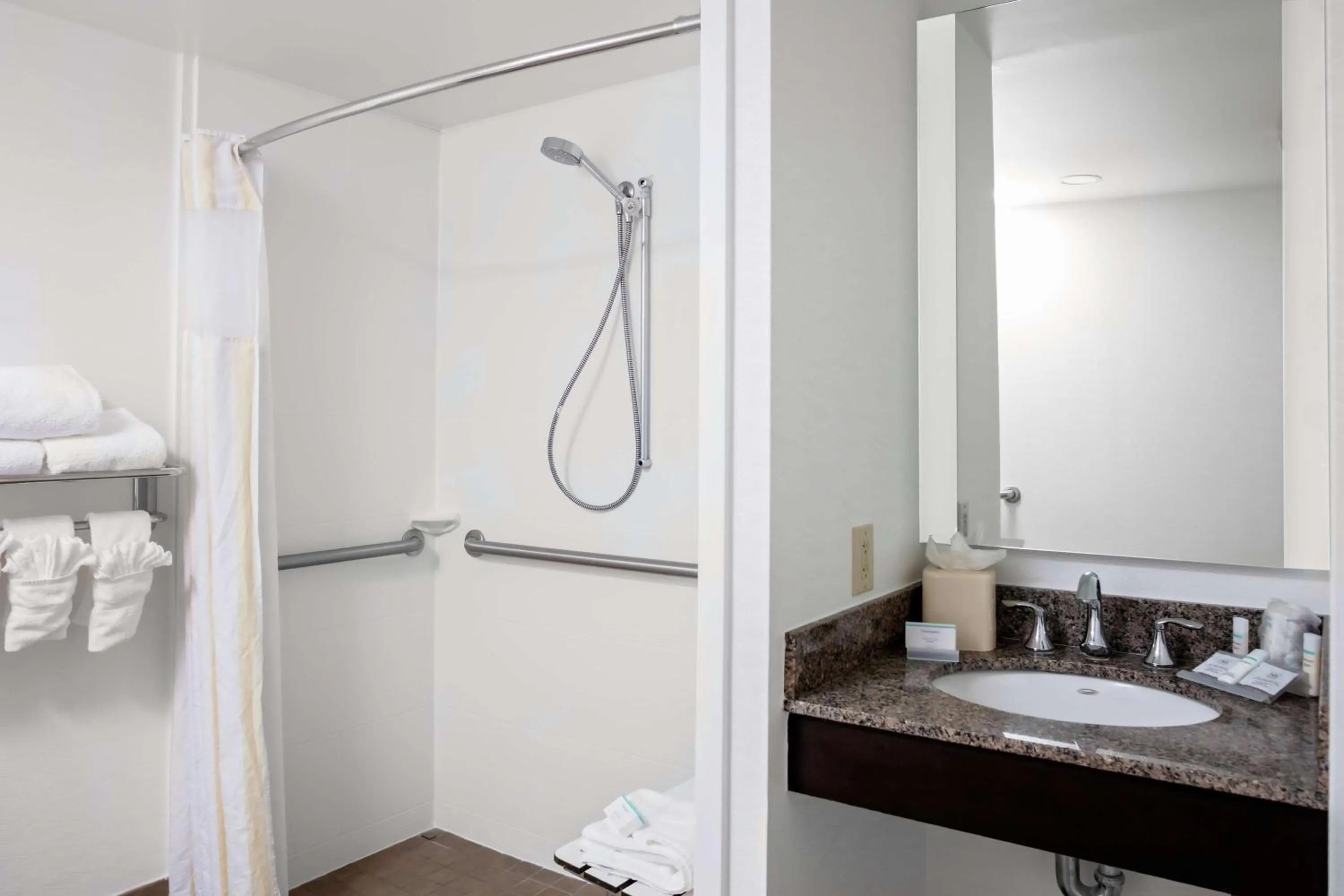 Shower in Hilton Garden Inn Atlanta Perimeter Center