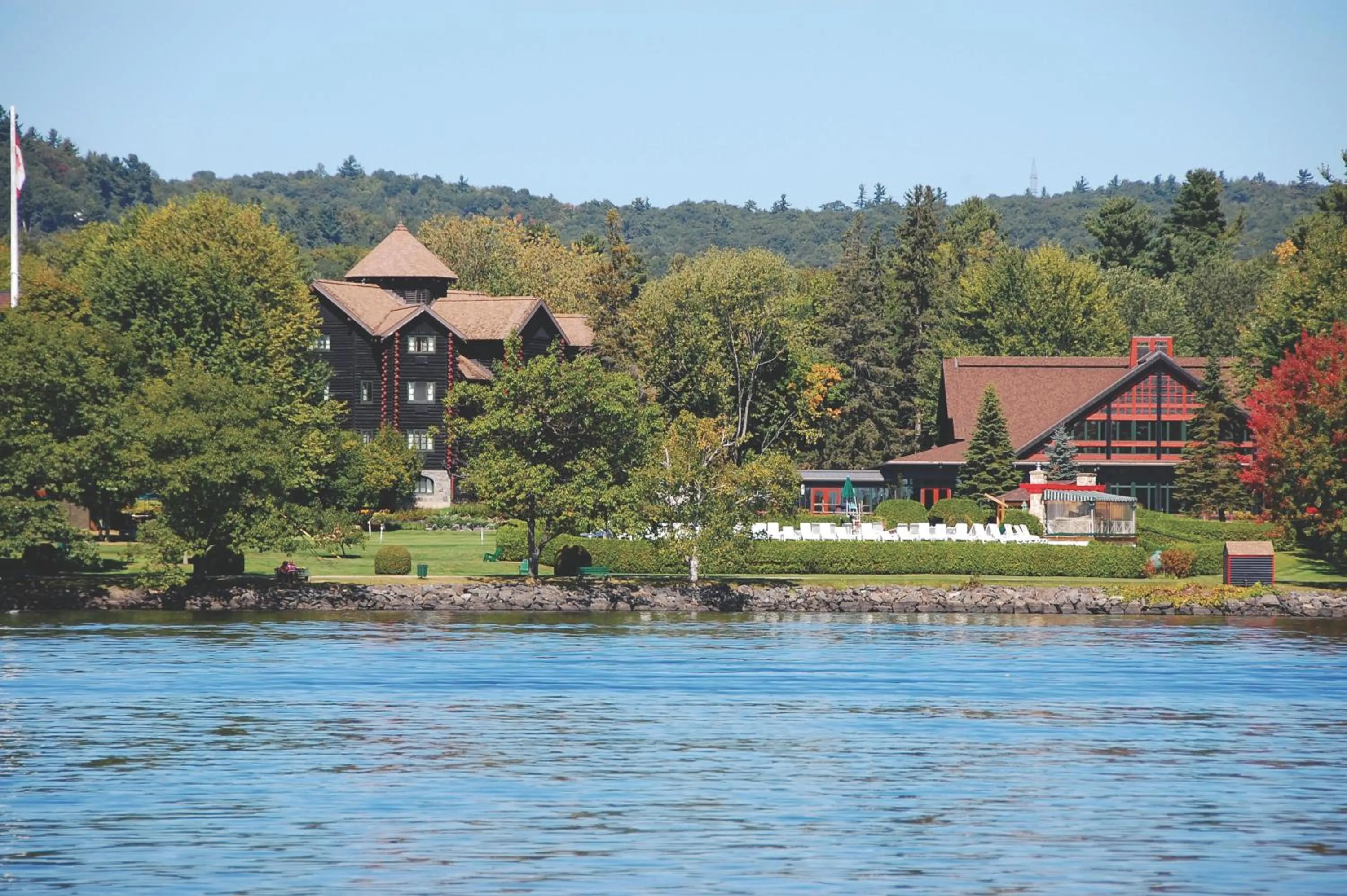 Facade/entrance in Fairmont Le Chateau Montebello