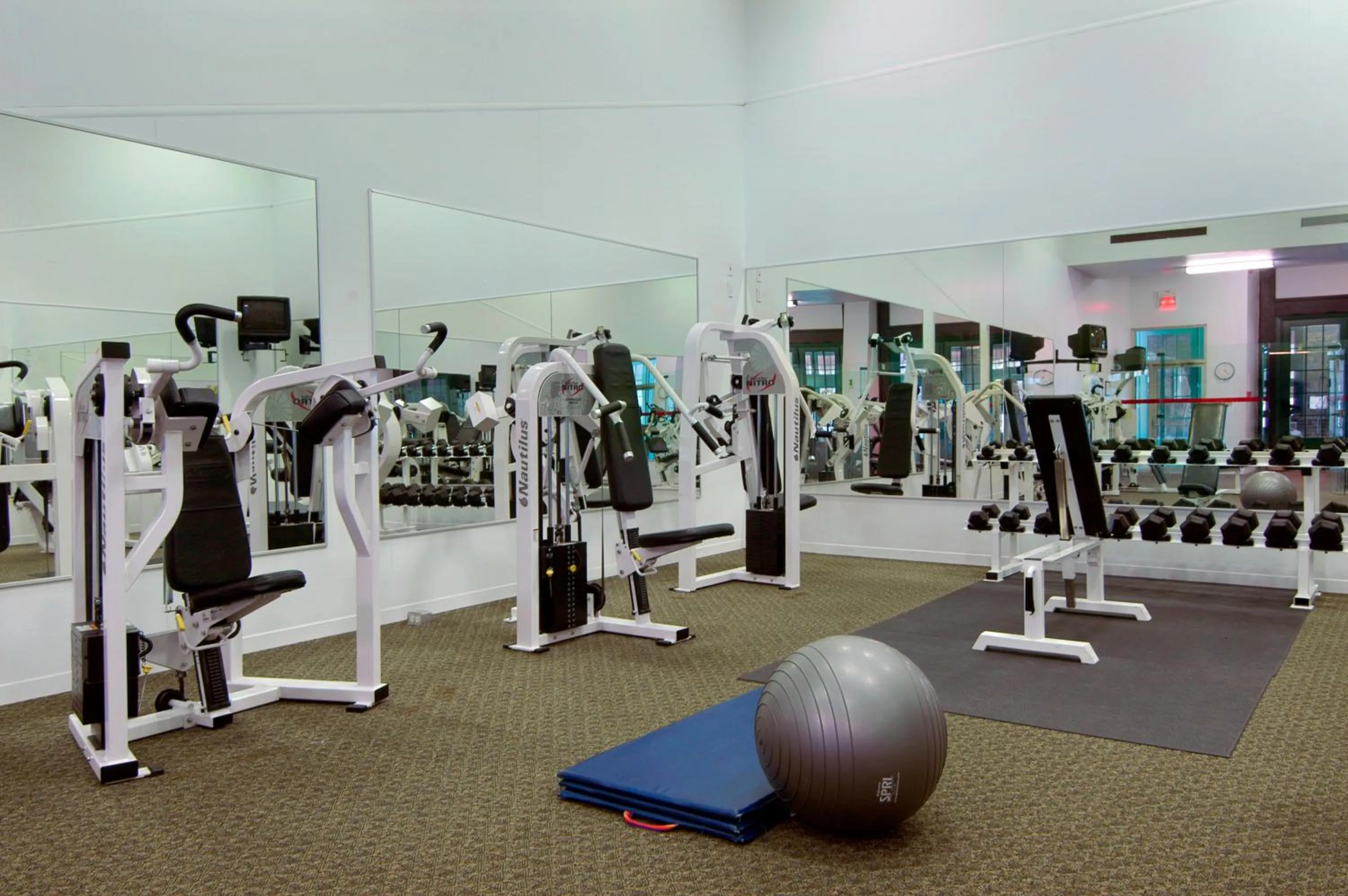 Fitness centre/facilities in Fairmont Le Chateau Montebello