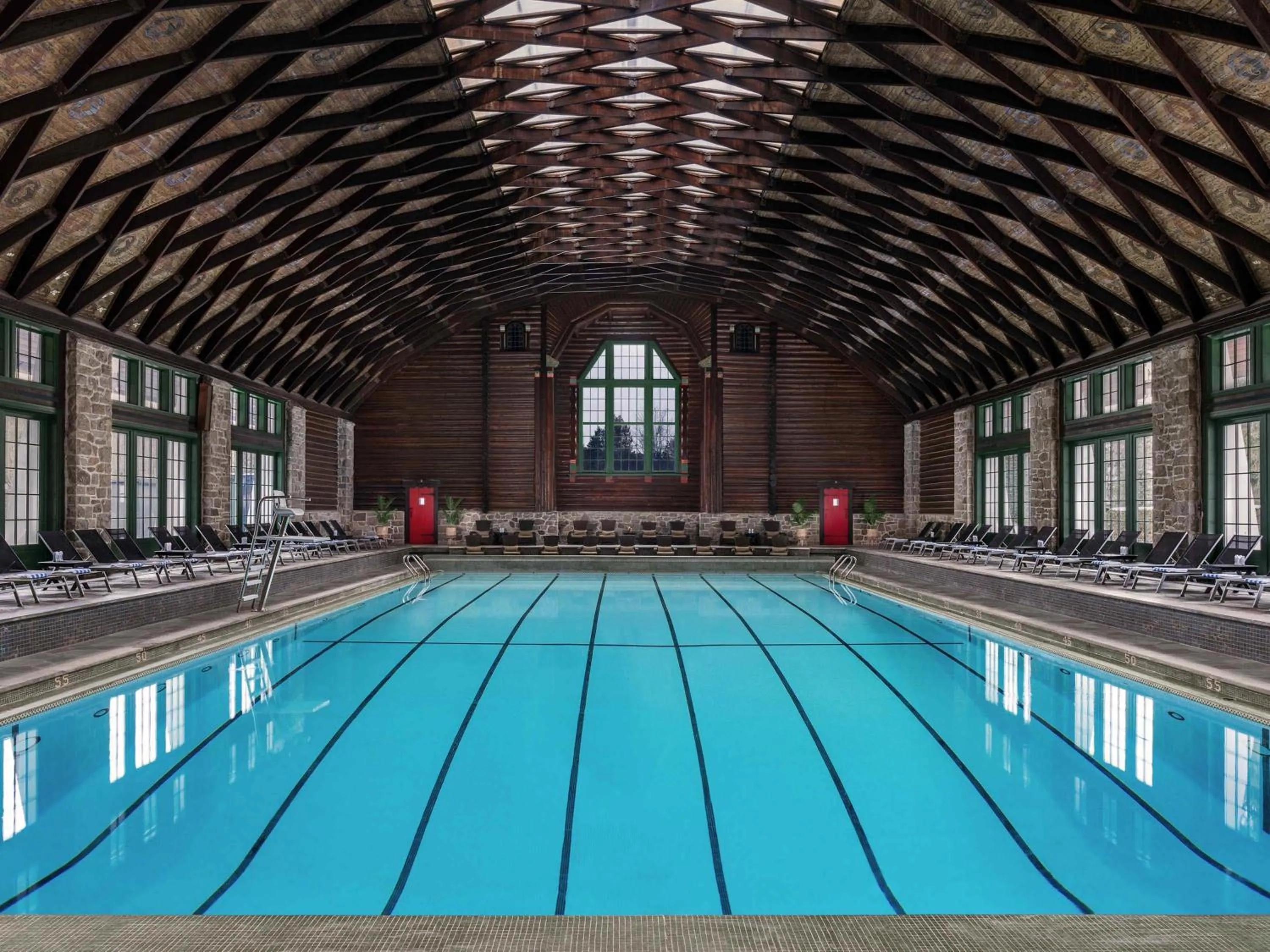 Pool view in Fairmont Le Chateau Montebello