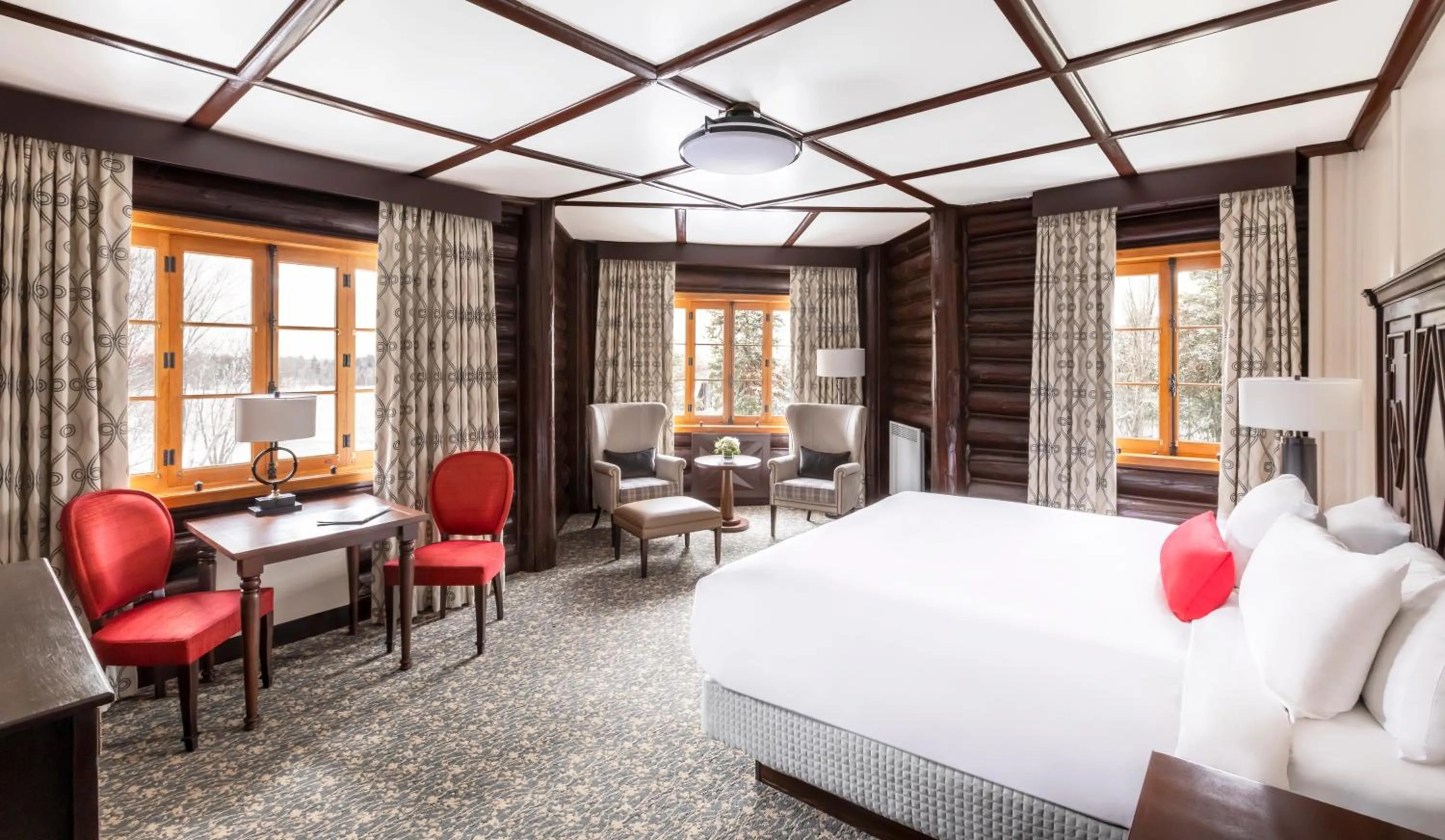 Bed in Fairmont Le Chateau Montebello