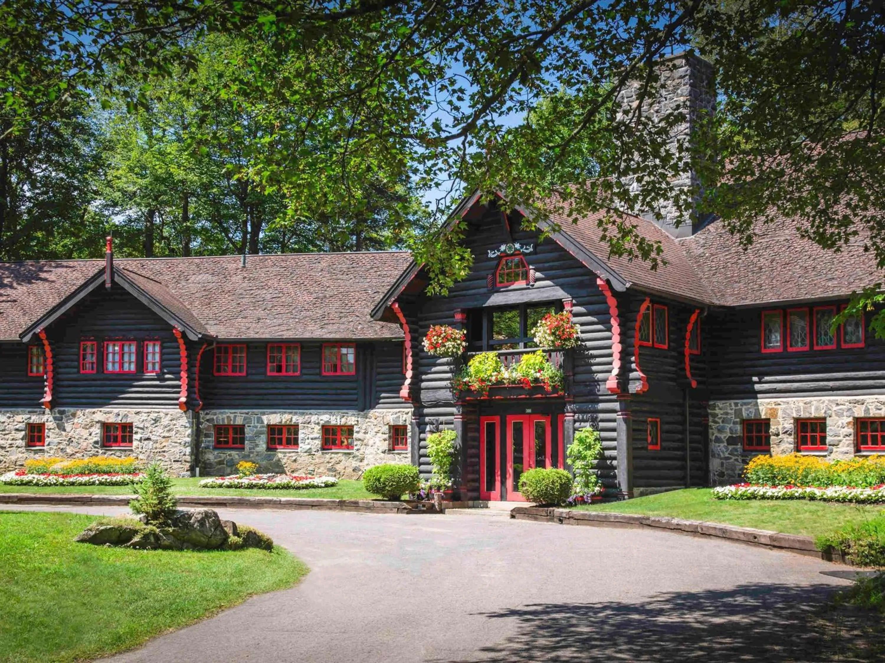Restaurant/places to eat in Fairmont Le Chateau Montebello