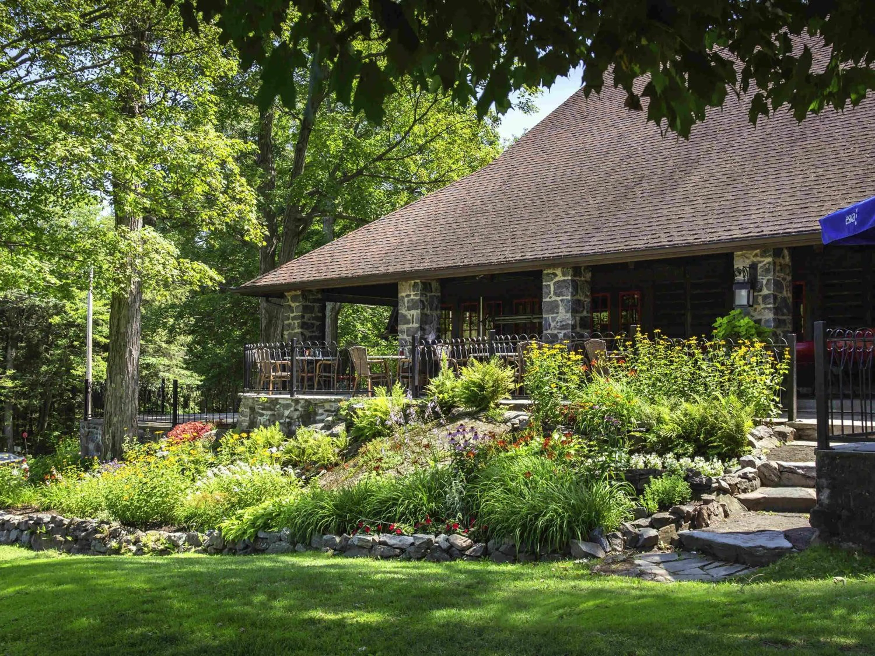 Restaurant/places to eat in Fairmont Le Chateau Montebello