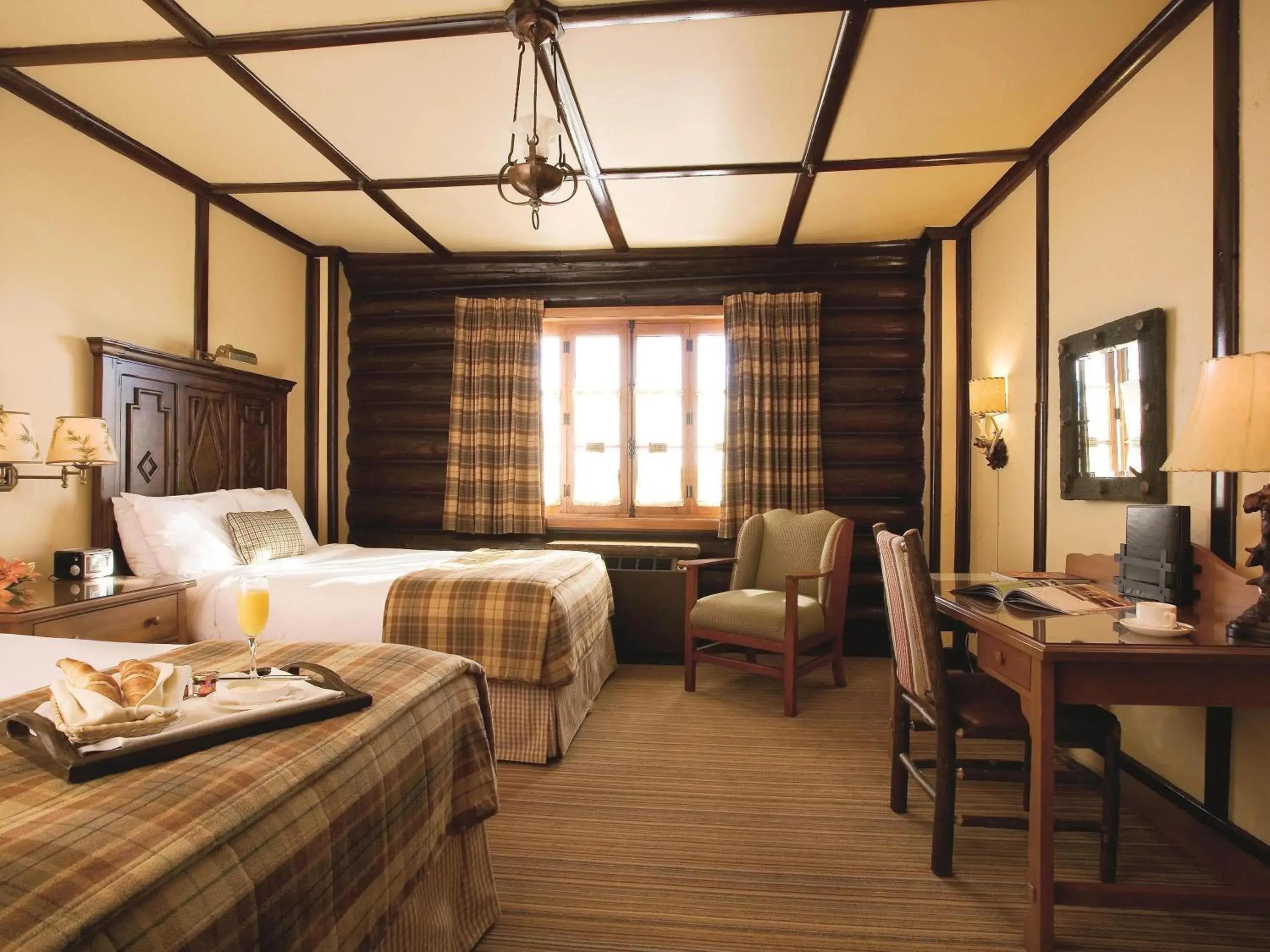 Fairmont Double Room with Two Double Beds and River View in Fairmont Le Chateau Montebello Fairmont Double Room with Two Double Beds and River View in Fairmont Le Chateau Montebello