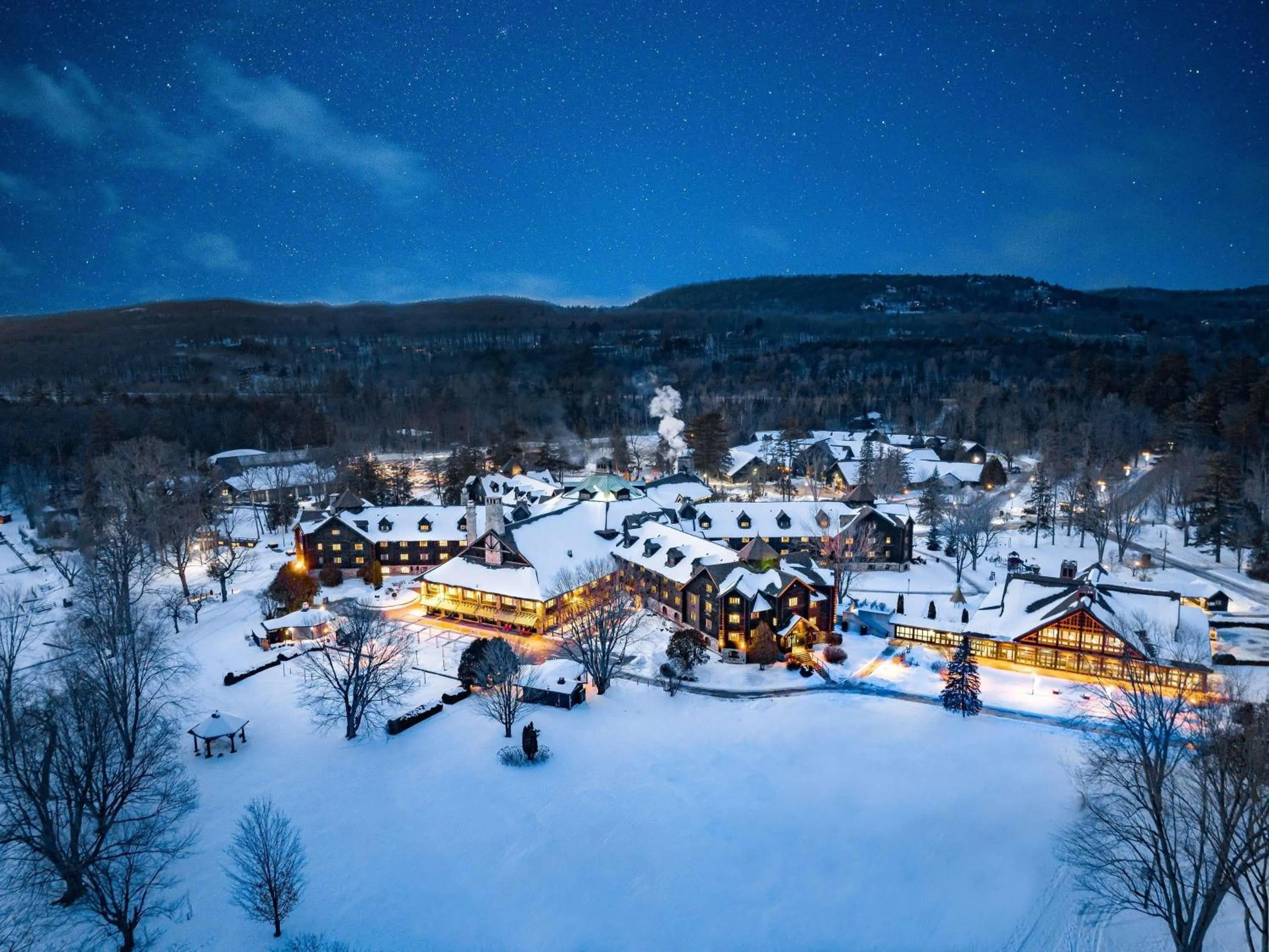 Property building in Fairmont Le Chateau Montebello