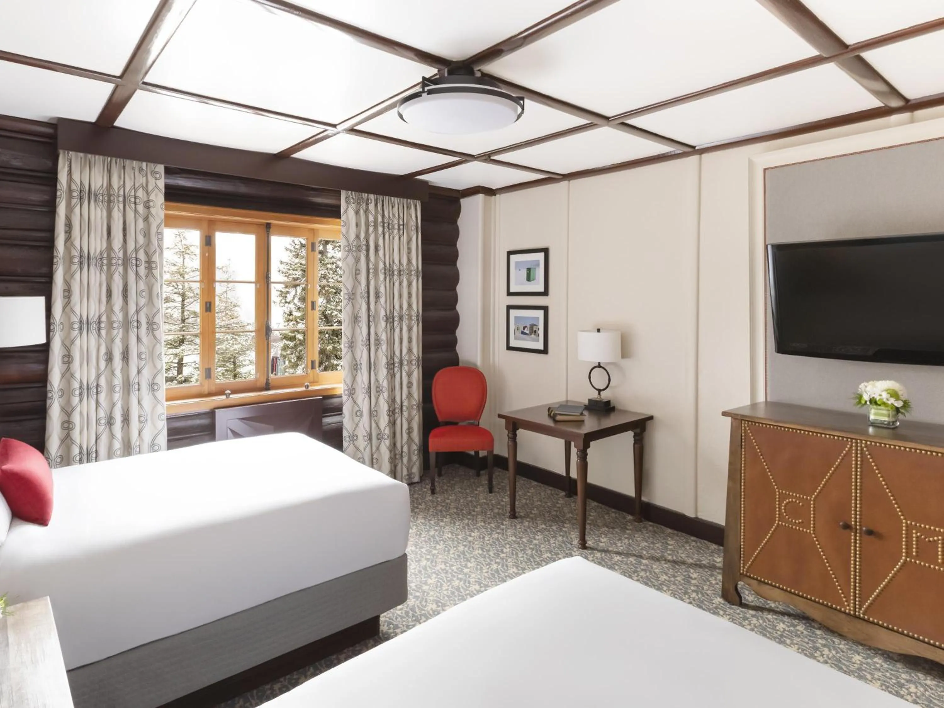 Bedroom, Bed in Fairmont Le Chateau Montebello