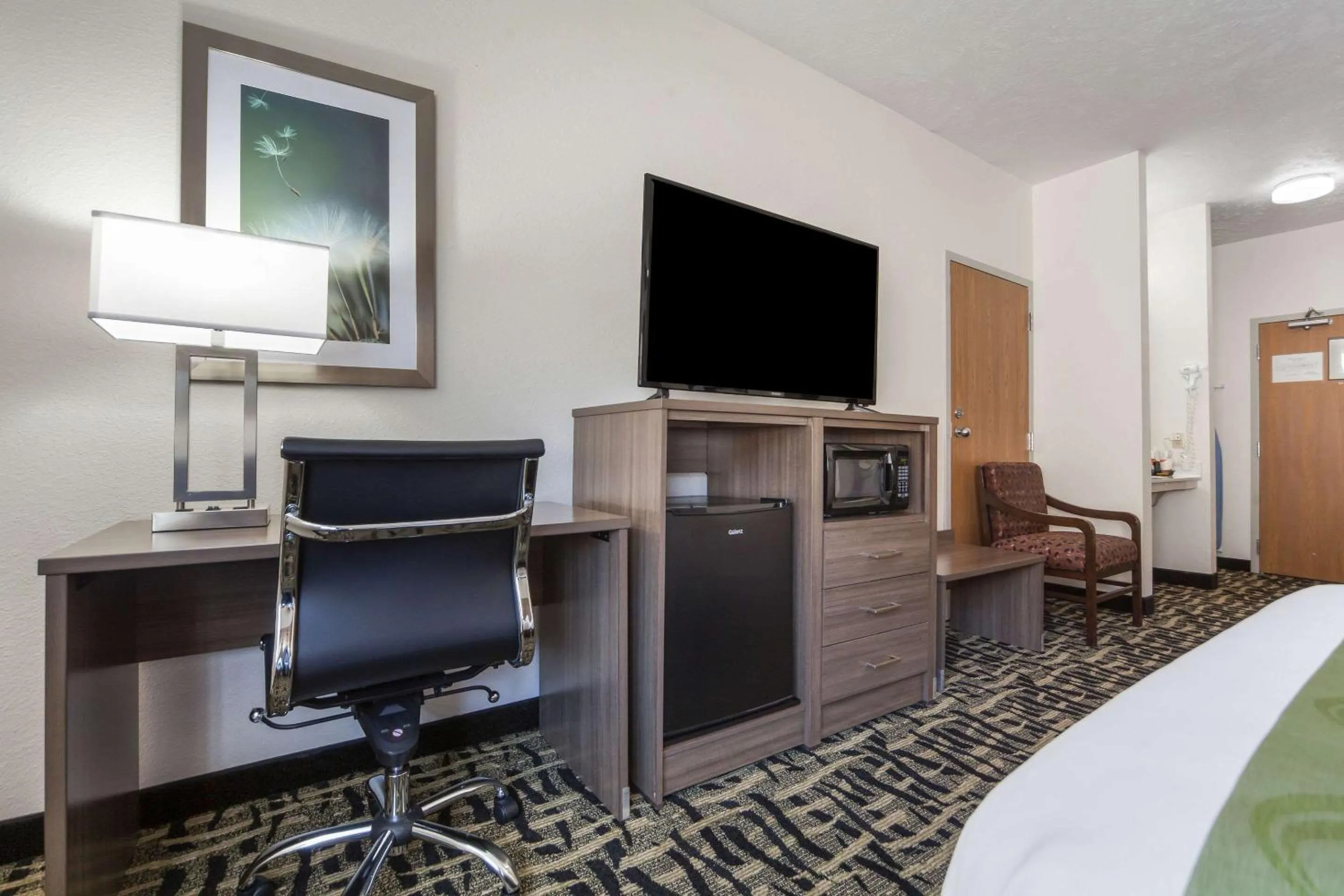 Photo of the whole room, Bed in Quality Inn & Suites Omaha Chalco