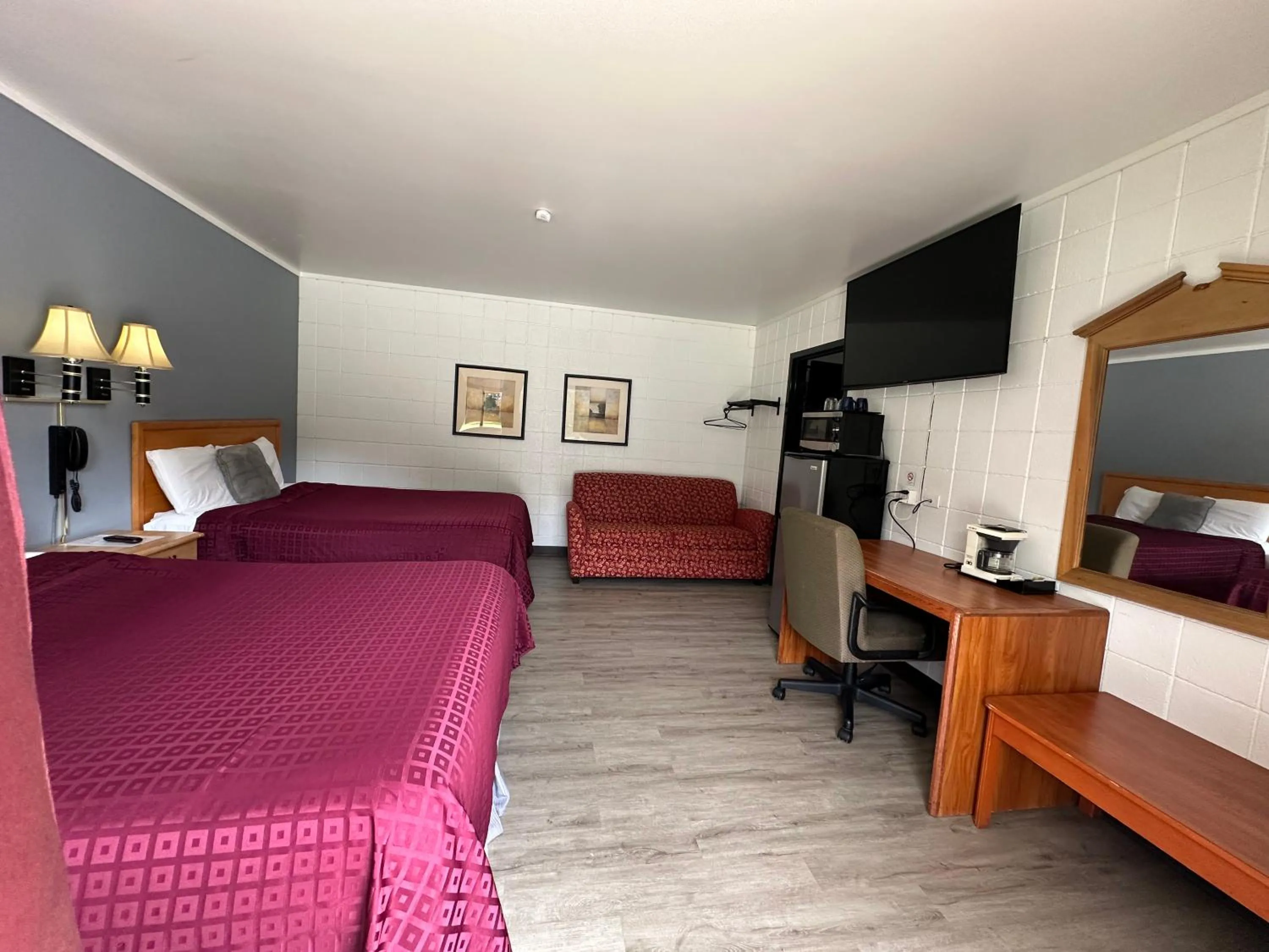 TV and multimedia, Bed in Skyview Motel - Prairie du Sac