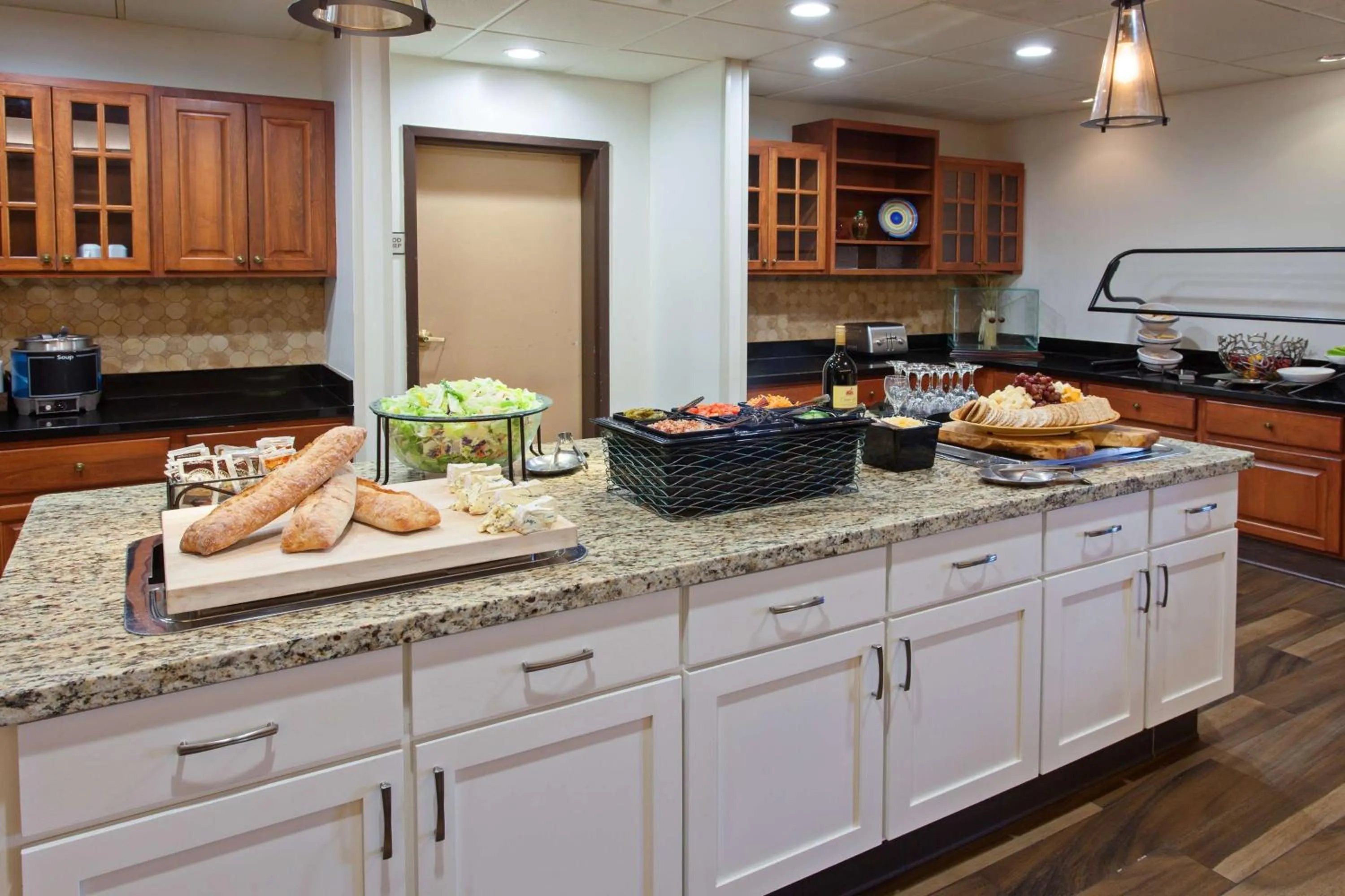 Food and drinks in Homewood Suites by Hilton Fairfield-Napa Valley Area