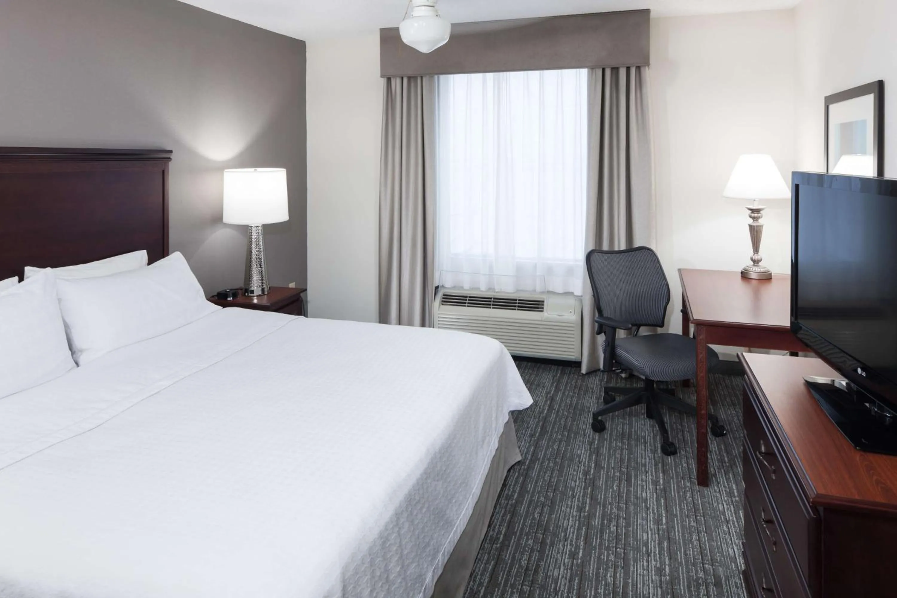 Bed in Homewood Suites by Hilton Huntsville-Village of Providence