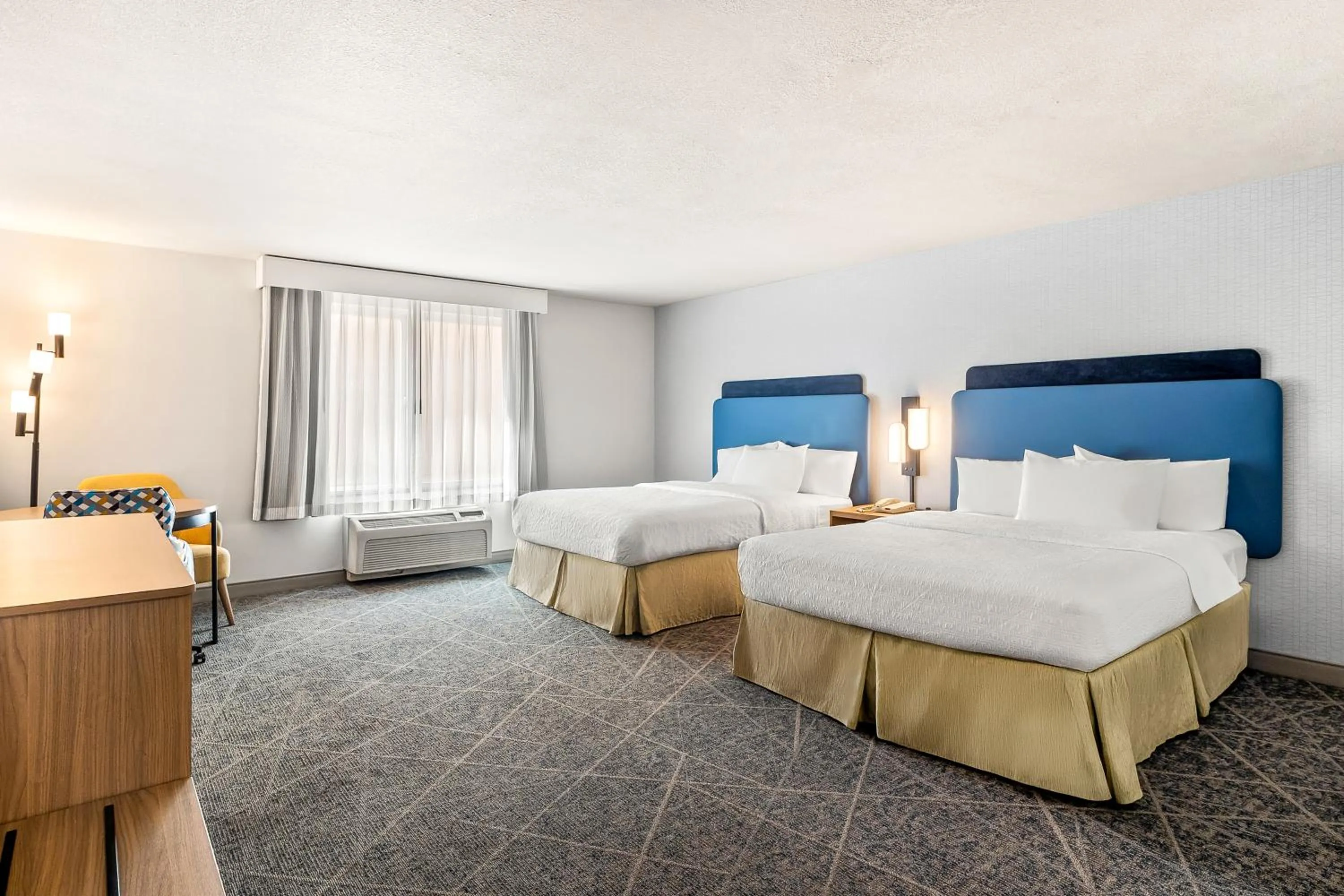 Bed in Hampton Inn and Suites Merced