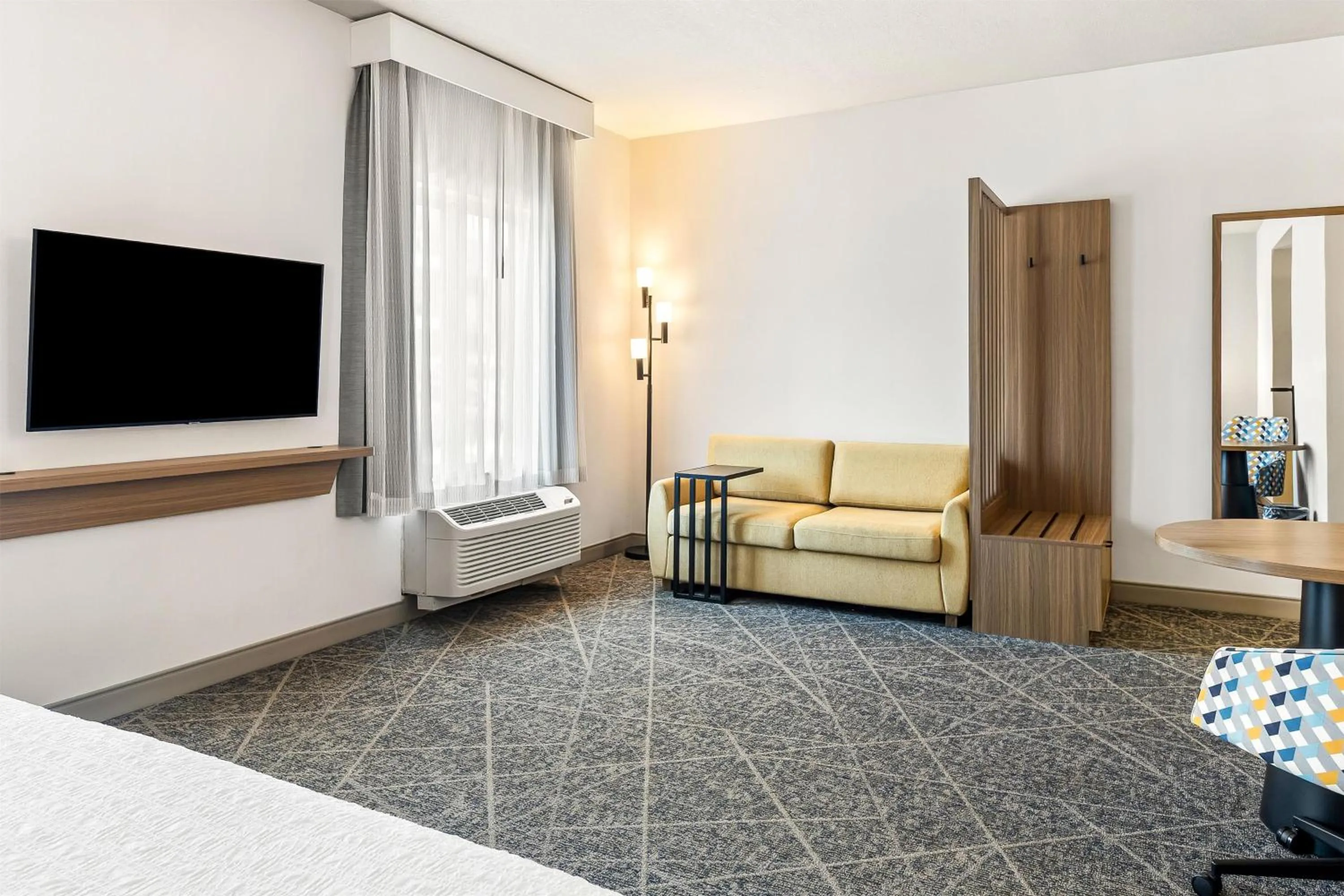 Bed in Hampton Inn and Suites Merced