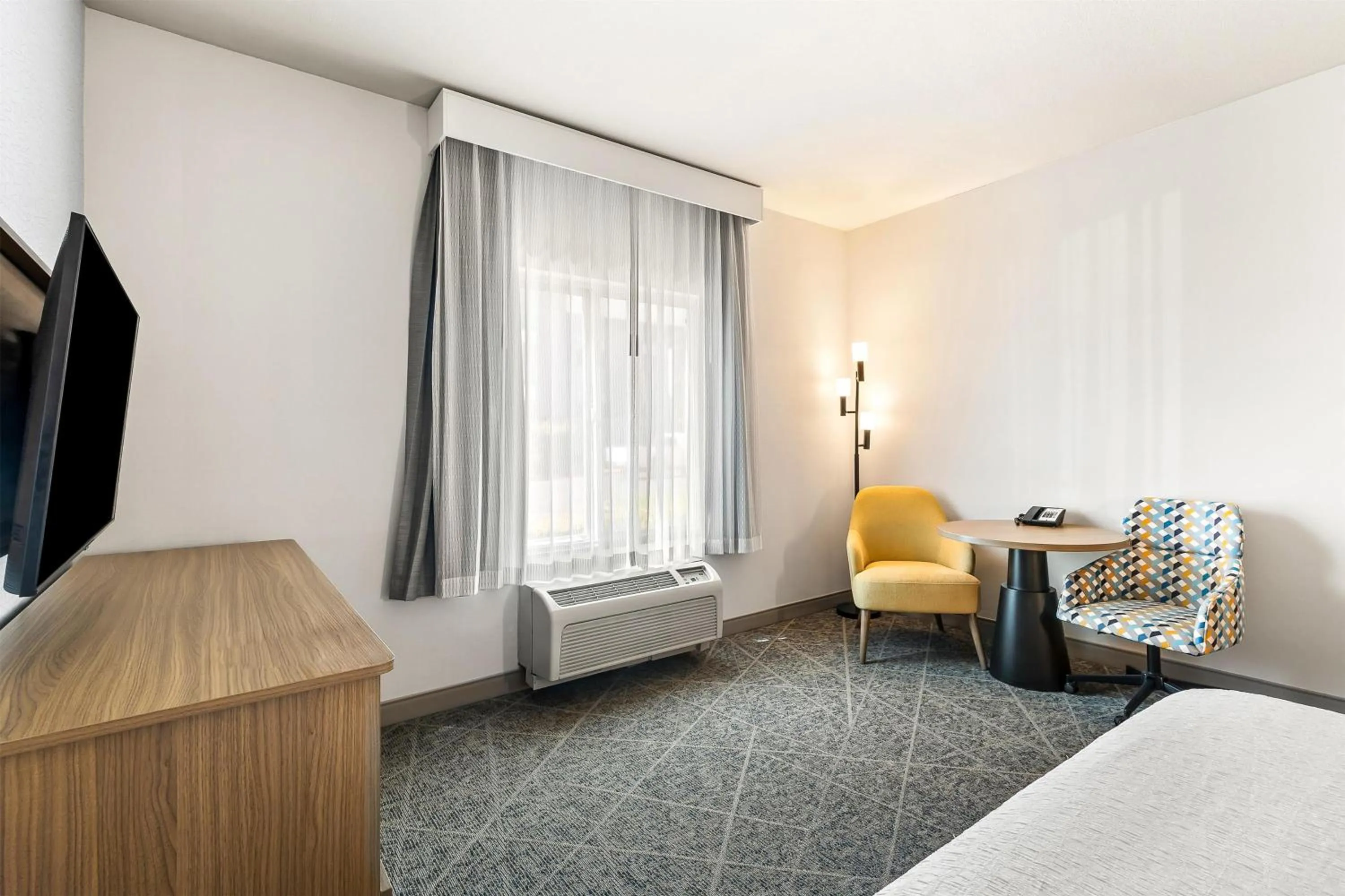 Bed in Hampton Inn and Suites Merced