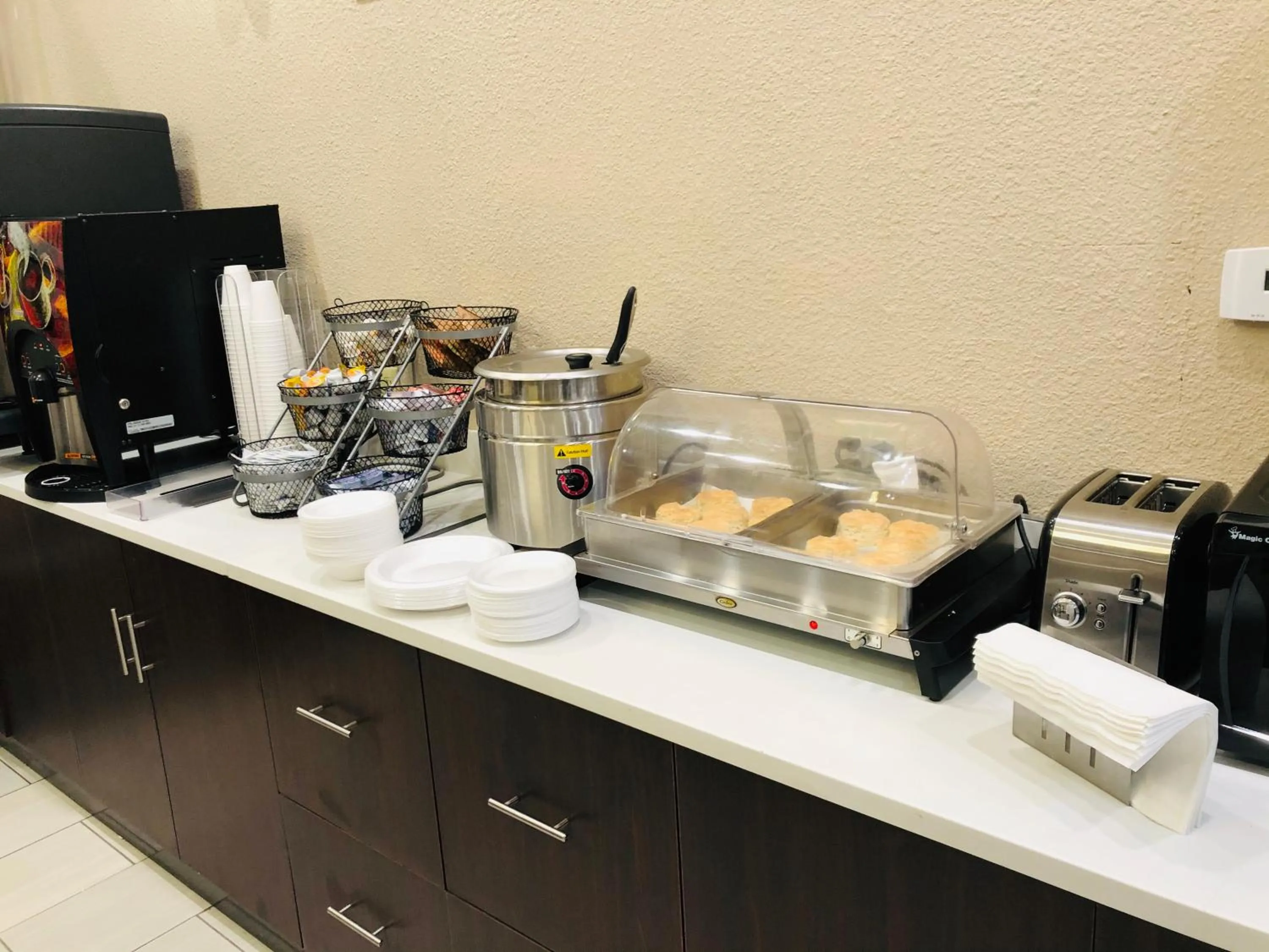 Super 8 by Wyndham Omaha SW