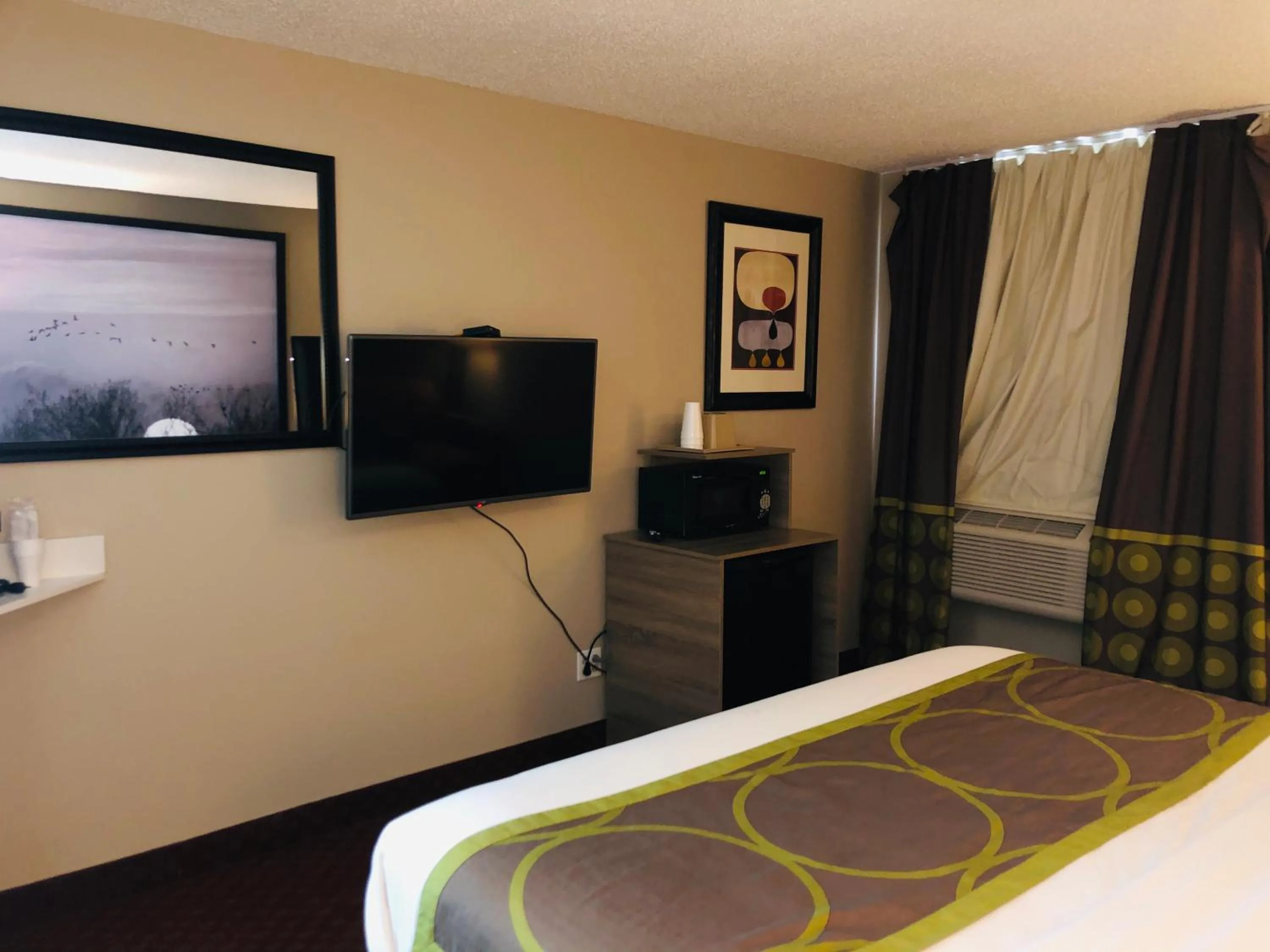 Bed in Super 8 by Wyndham Omaha SW