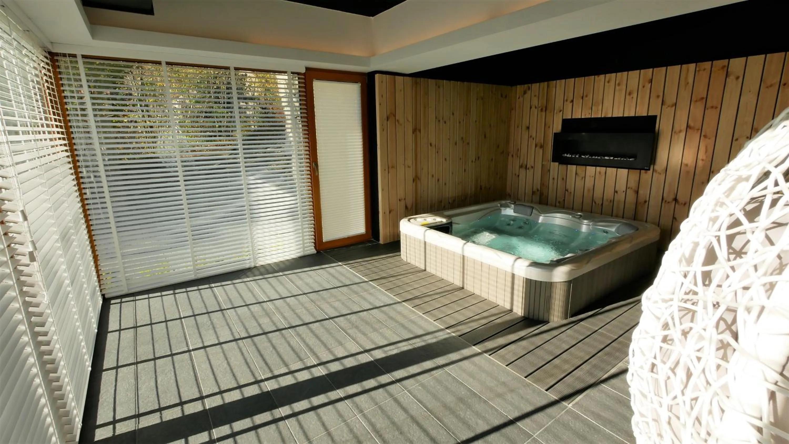 Hot Tub in Apartamenty Willowa