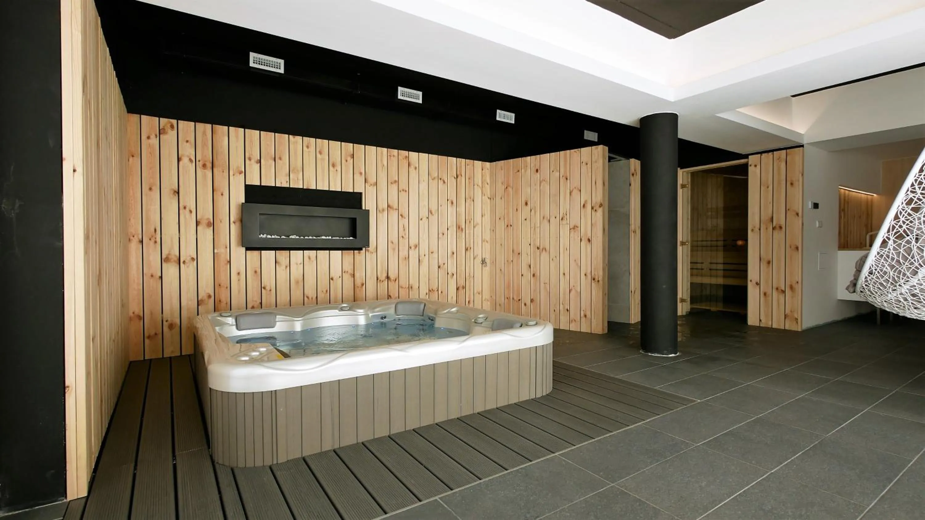 Hot Tub in Apartamenty Willowa