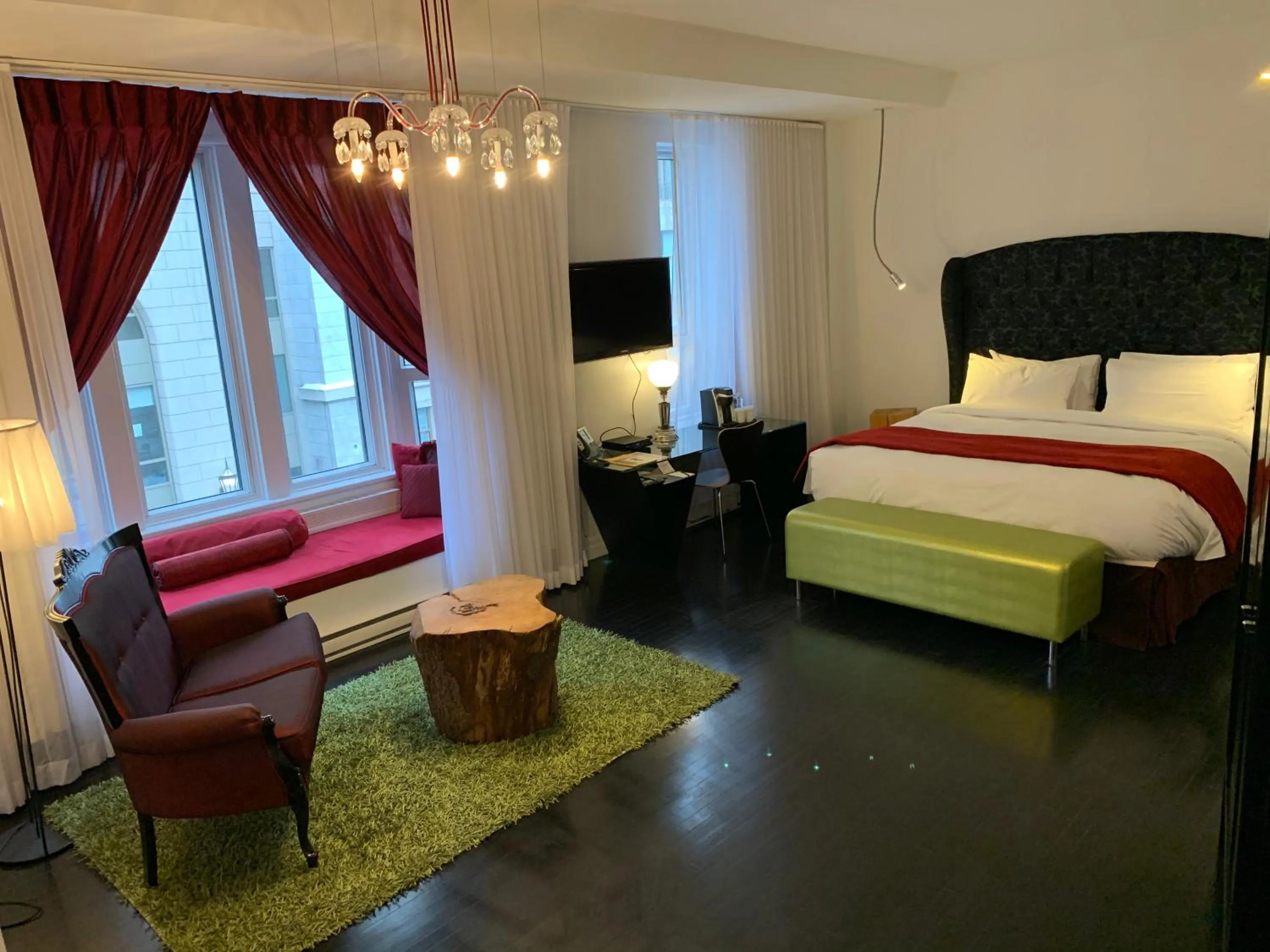 Photo of the whole room, Bed in Hotel Chez Swann