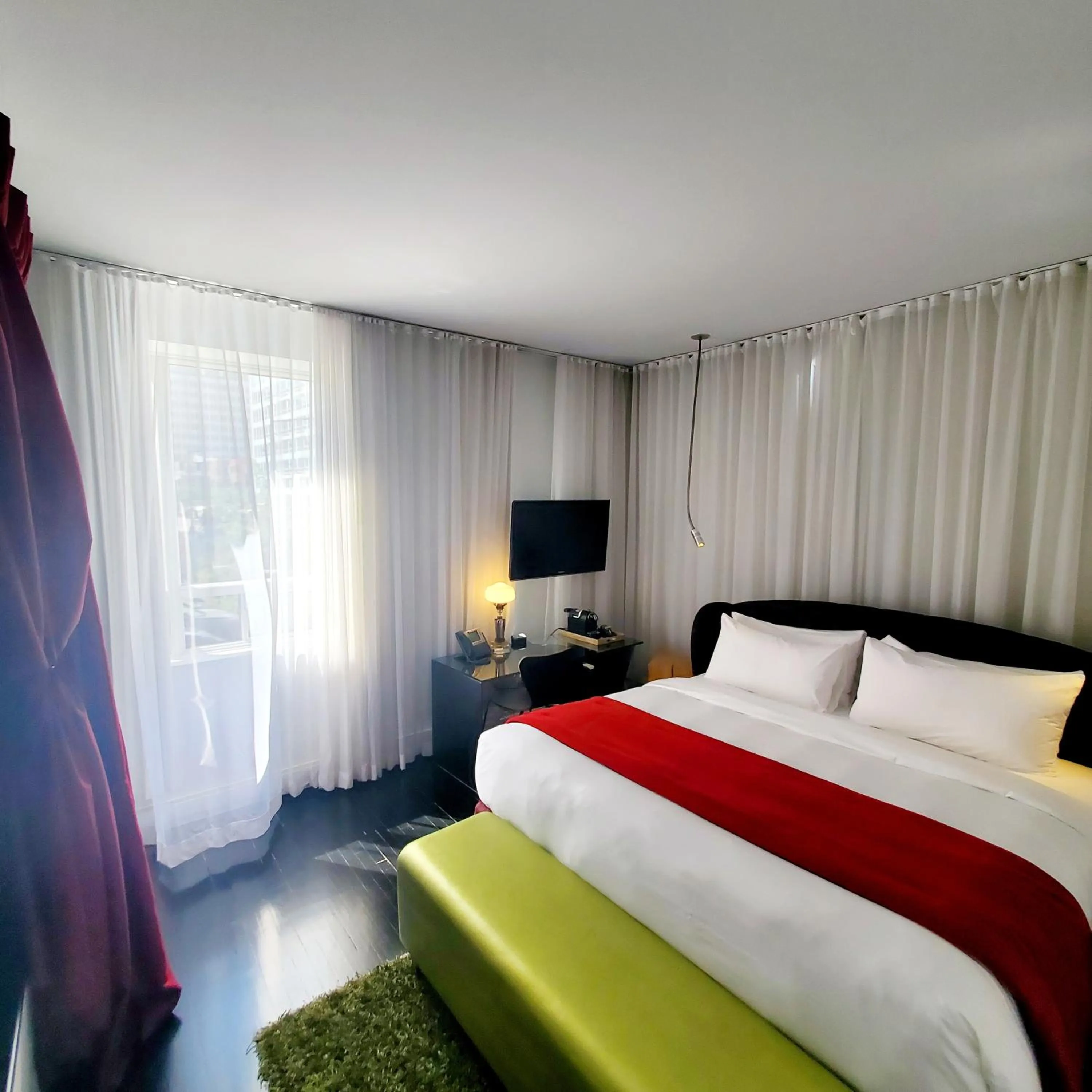 Photo of the whole room, Bed in Hotel Chez Swann