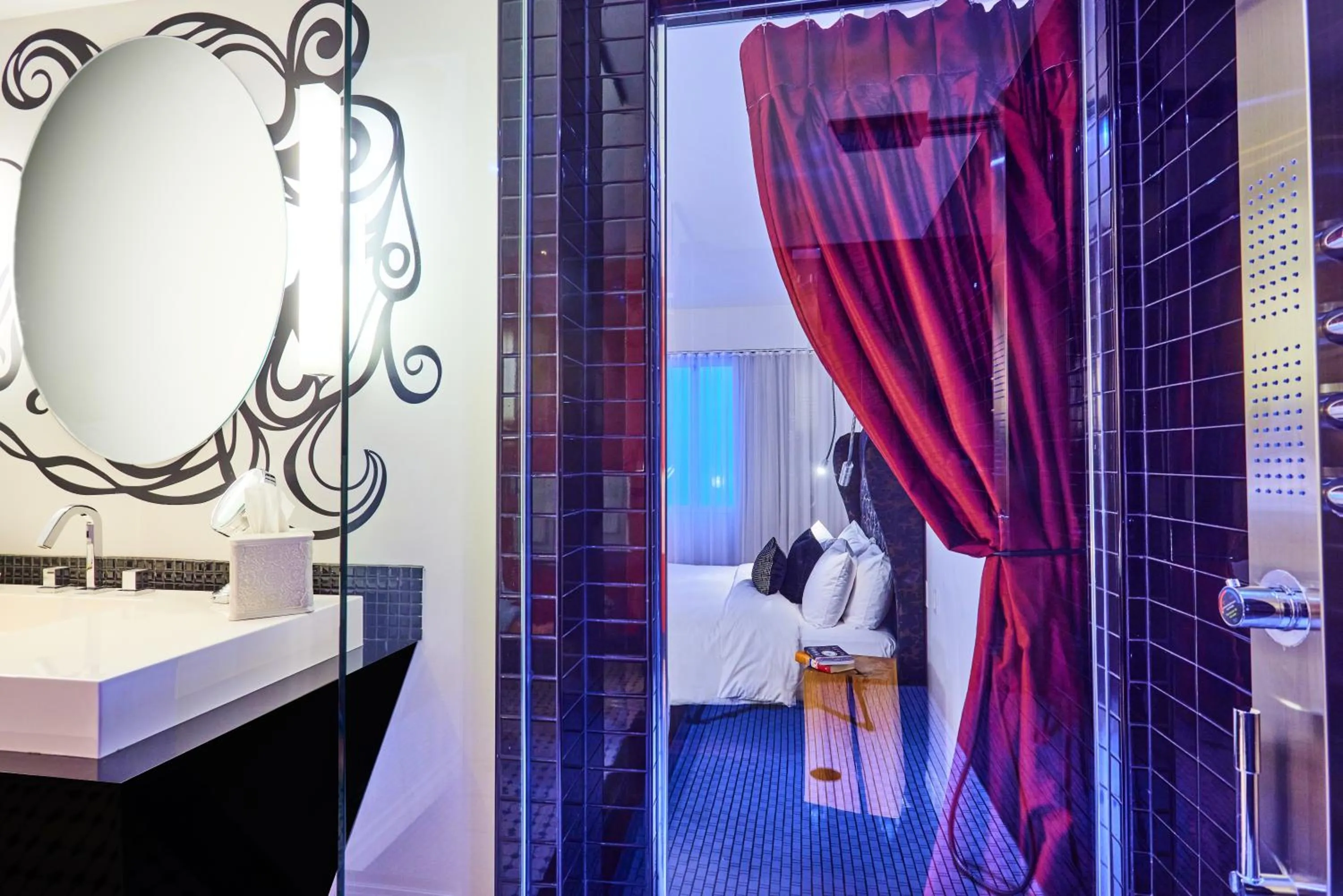 Shower in Hotel Chez Swann