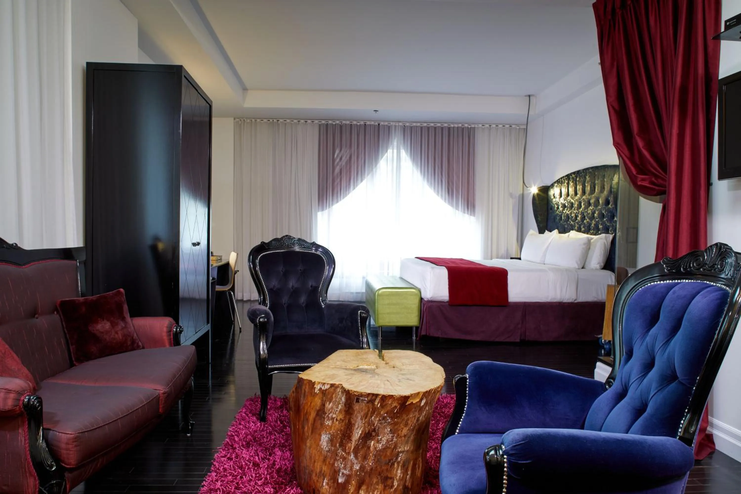 Photo of the whole room in Hotel Chez Swann