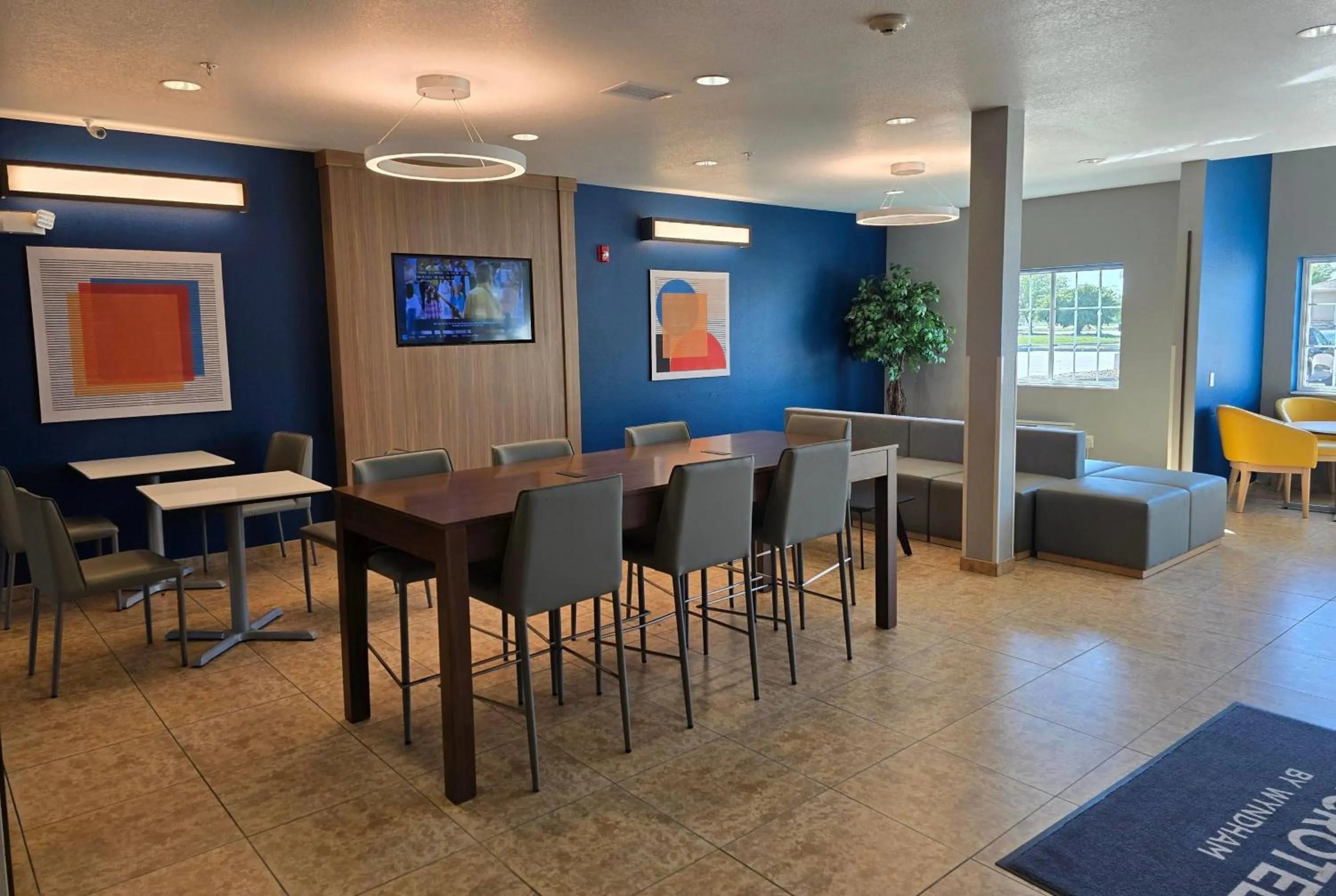 Lobby or reception in Microtel Inn & Suites by Wyndham Bluffs
