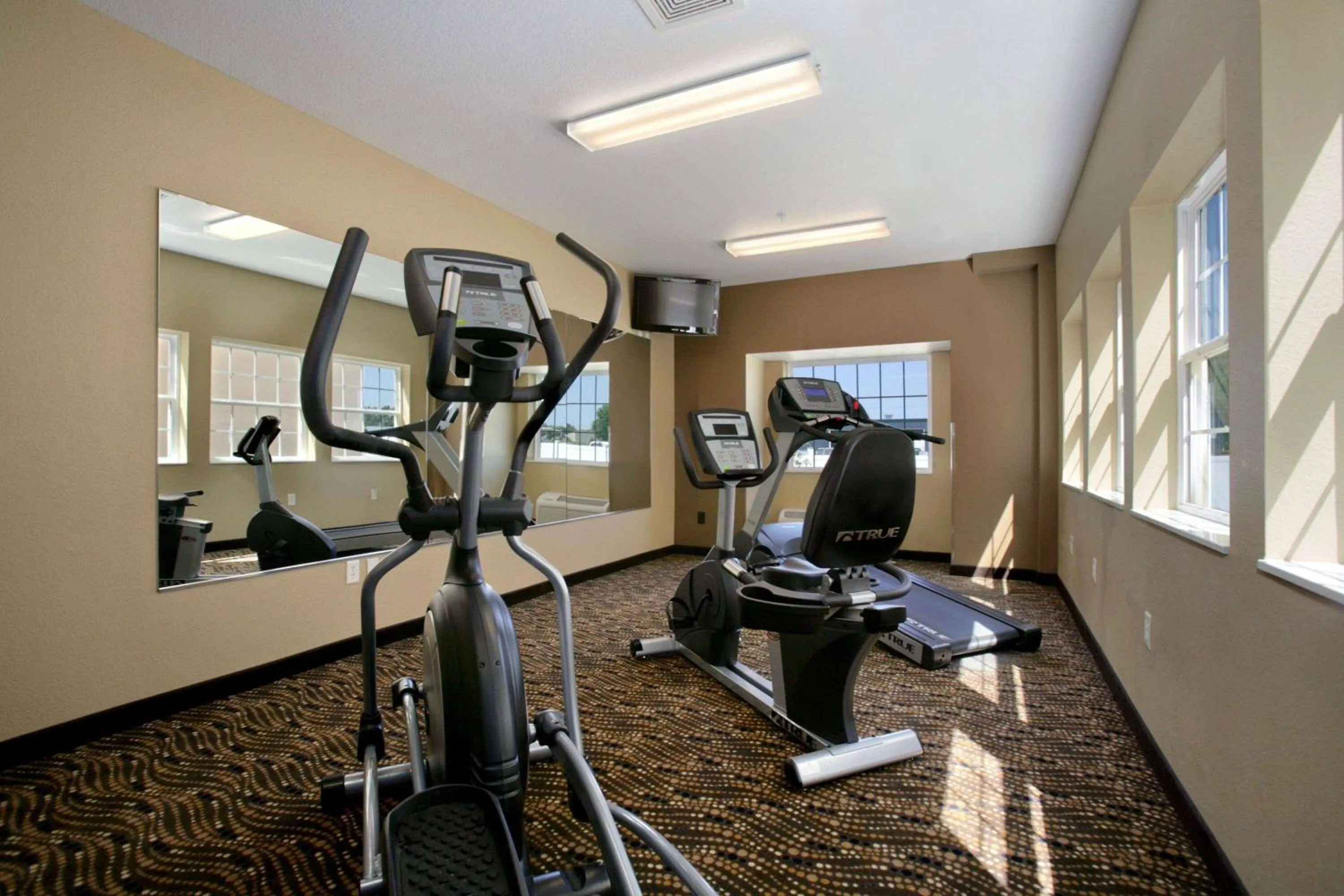 Fitness centre/facilities in Microtel Inn & Suites by Wyndham Bluffs