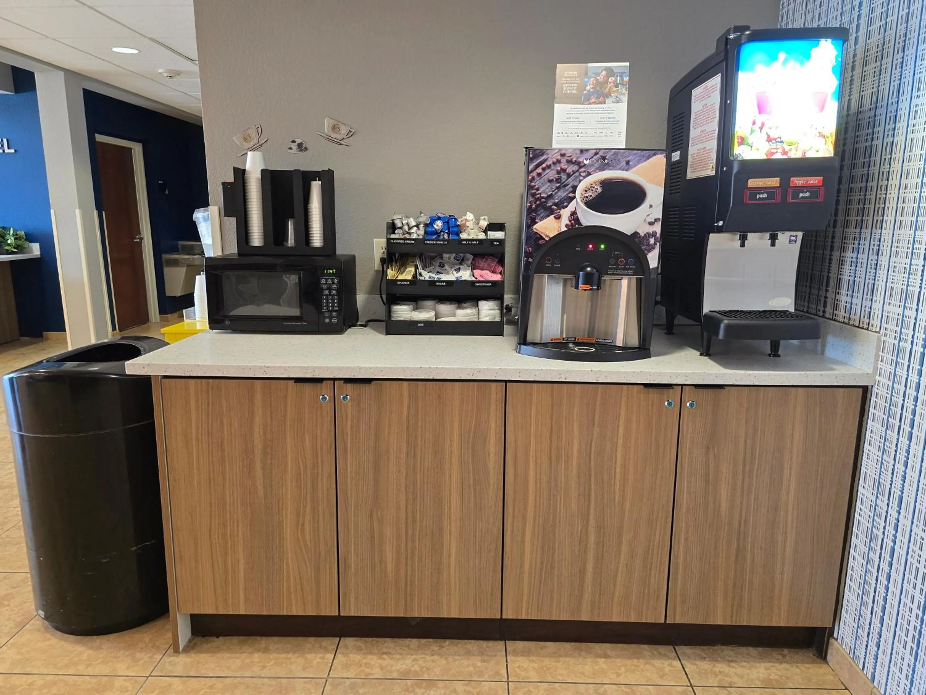 Buffet breakfast in Microtel Inn & Suites by Wyndham Bluffs