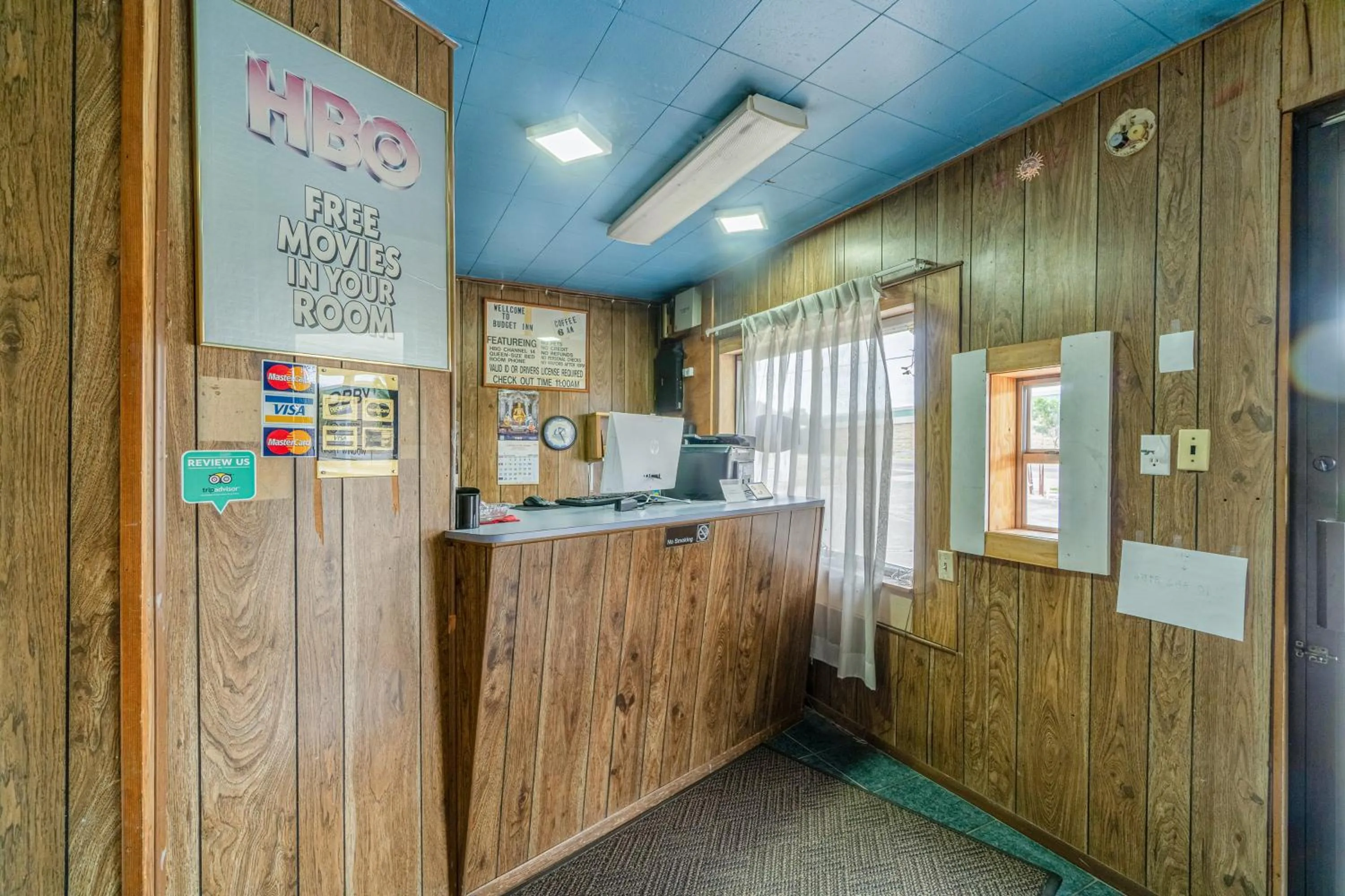 Lobby or reception in OYO Budget Inn Falfurrias Hwy 281