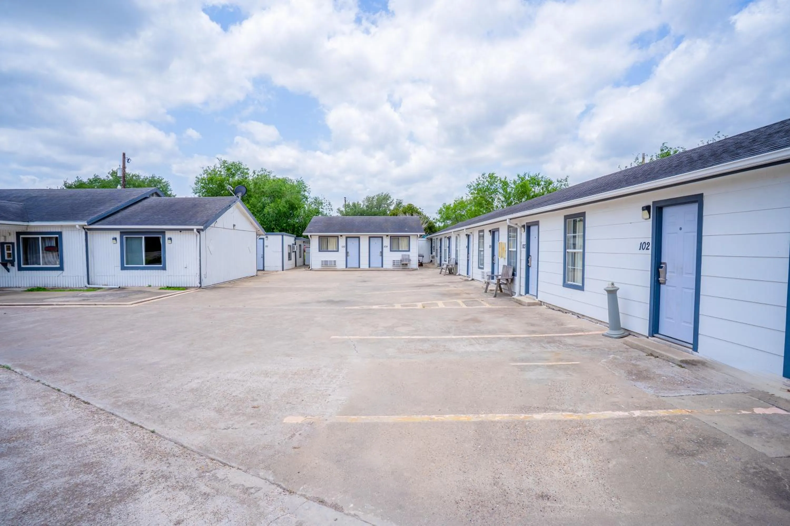 Facade/entrance in OYO Budget Inn Falfurrias Hwy 281