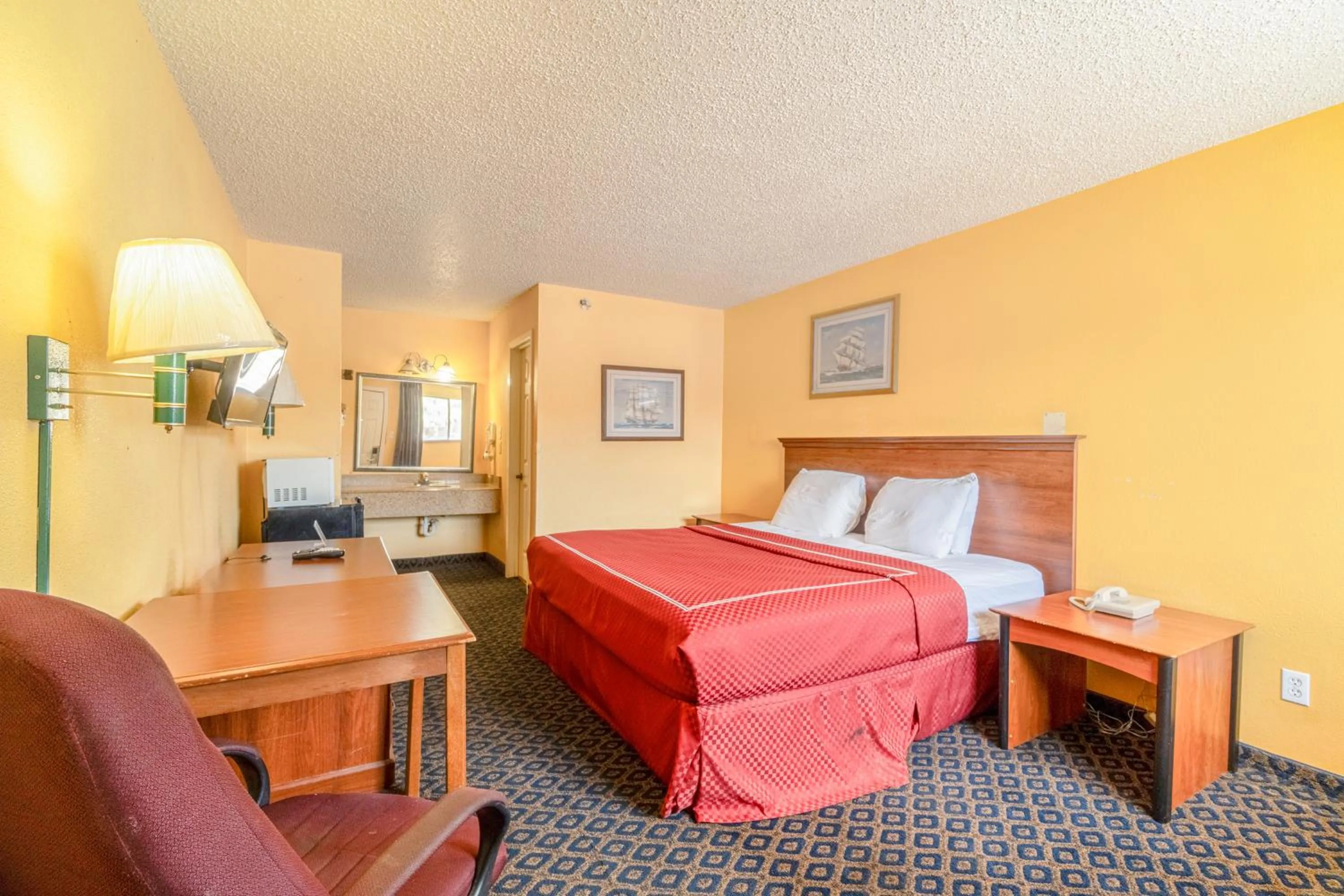 Bedroom, Bed in OYO Budget Inn Falfurrias Hwy 281