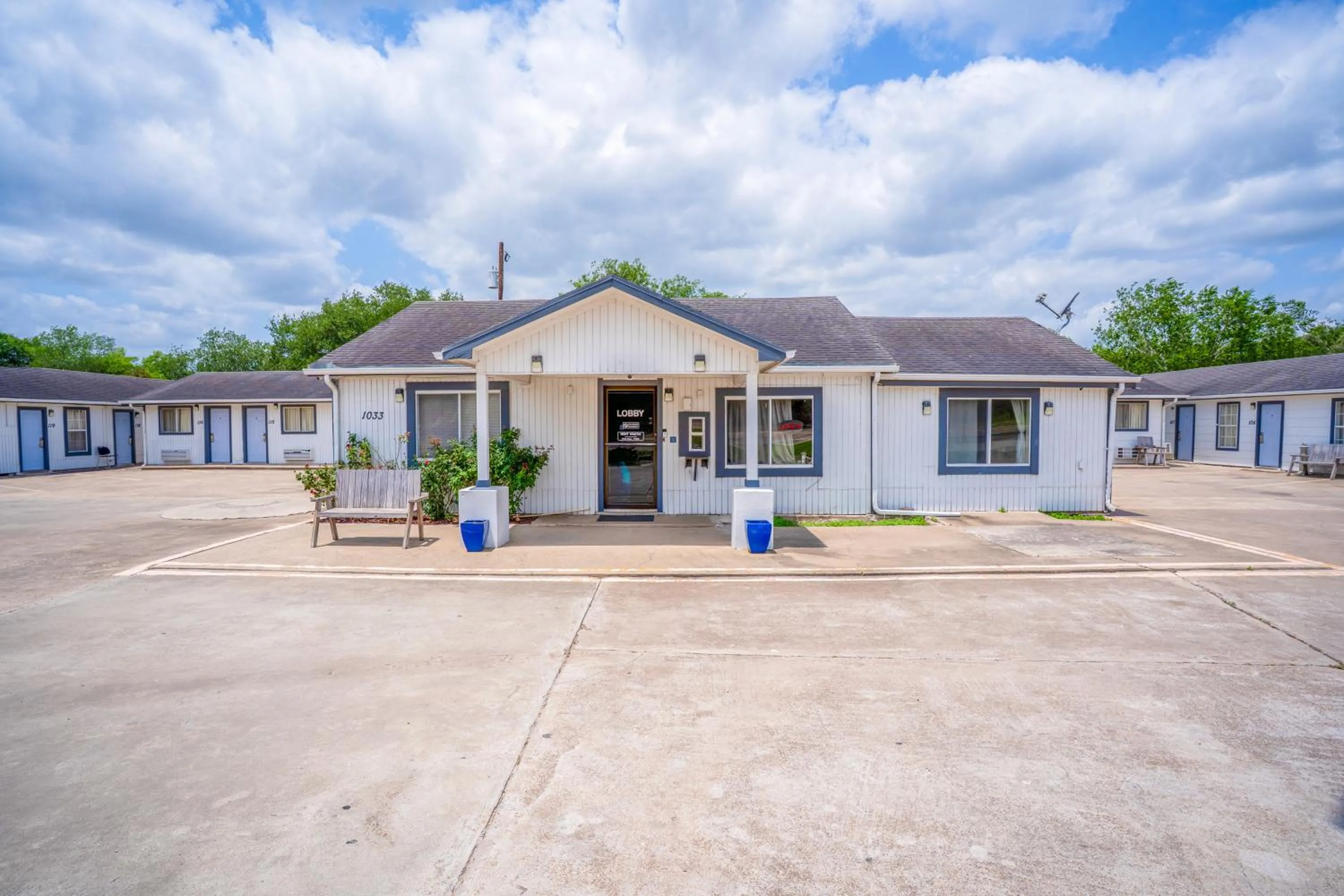 Property building in OYO Budget Inn Falfurrias Hwy 281