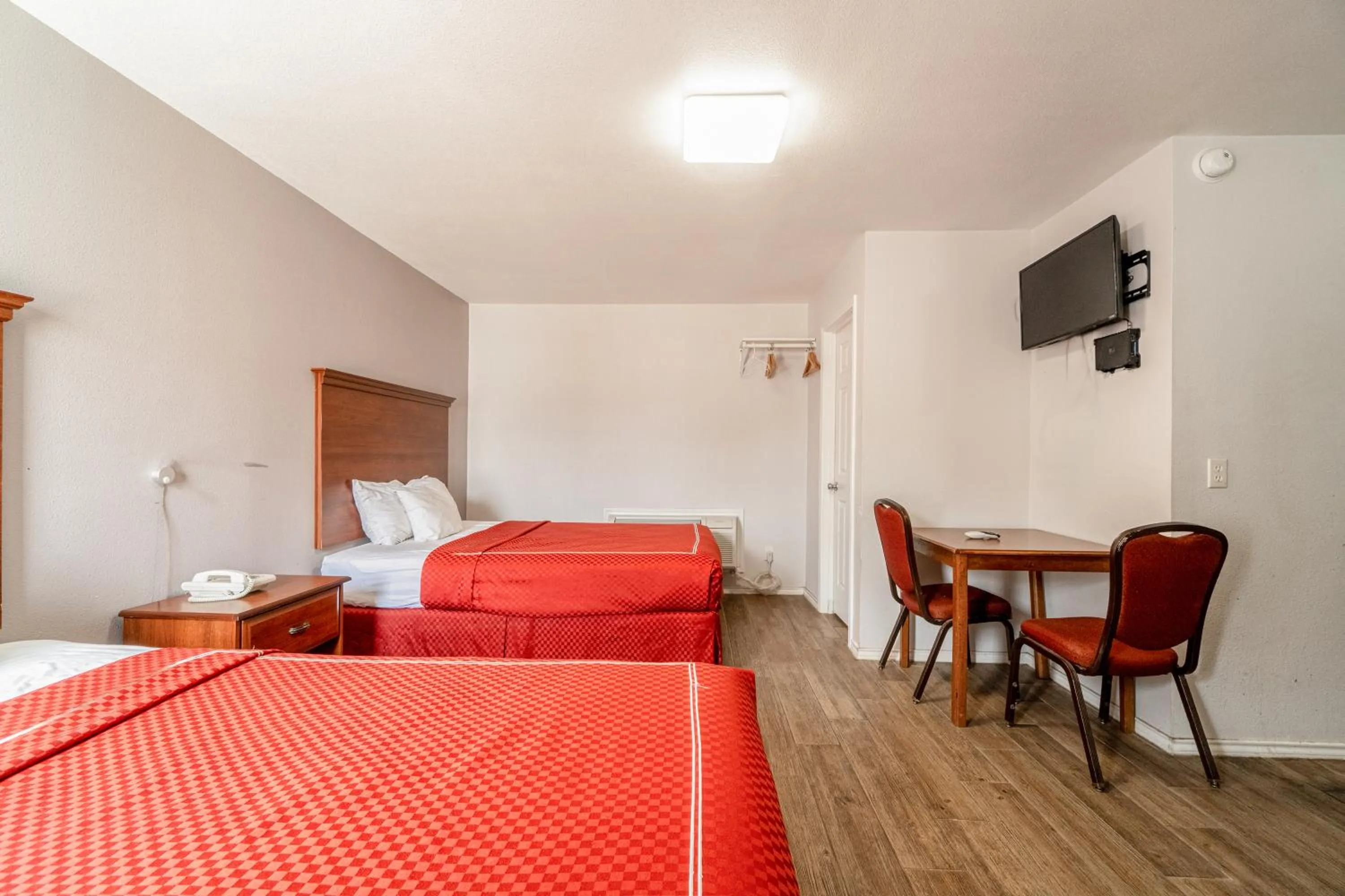 Bedroom, Bed in OYO Budget Inn Falfurrias Hwy 281