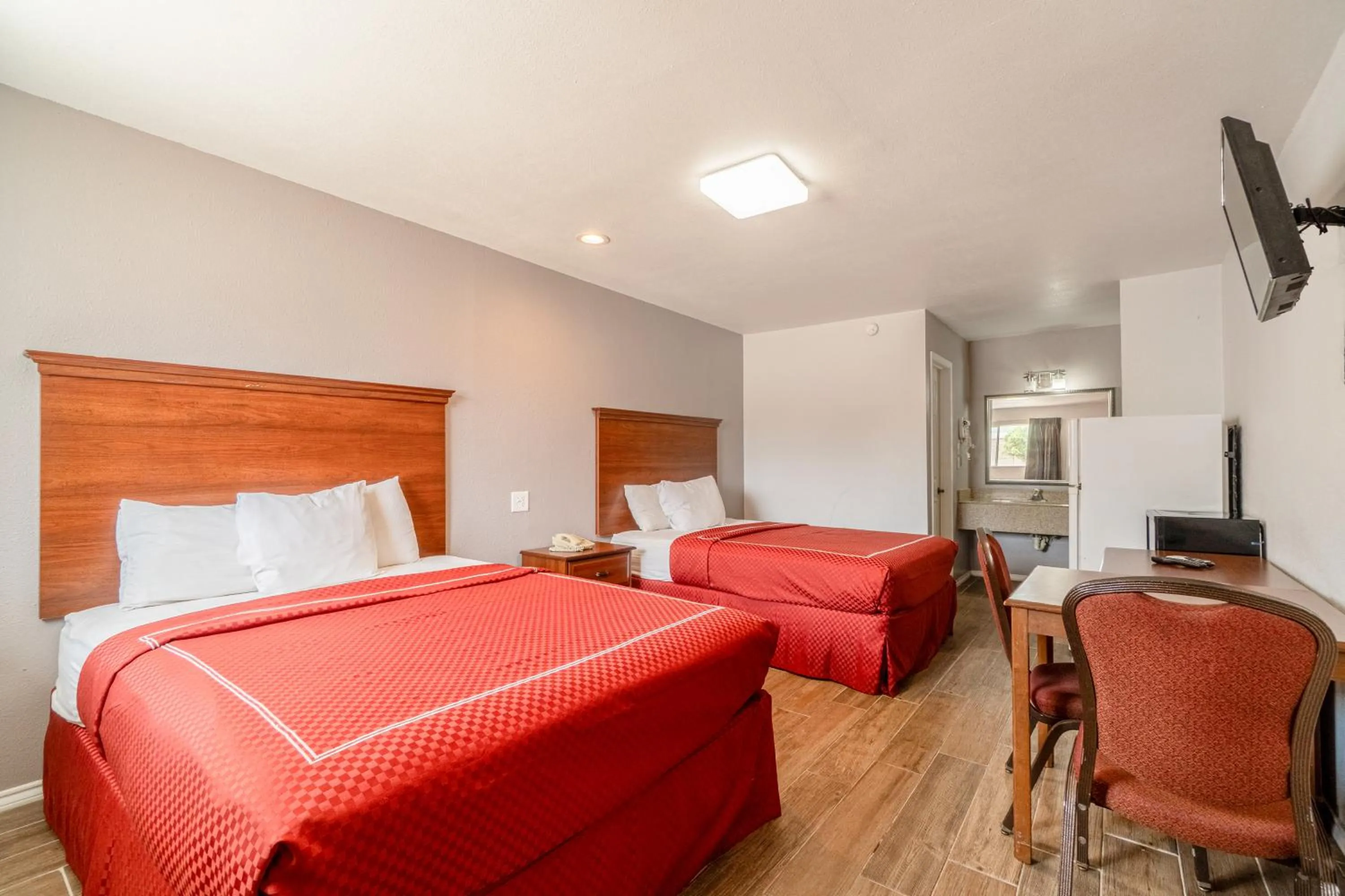 Bedroom, Bed in OYO Budget Inn Falfurrias Hwy 281