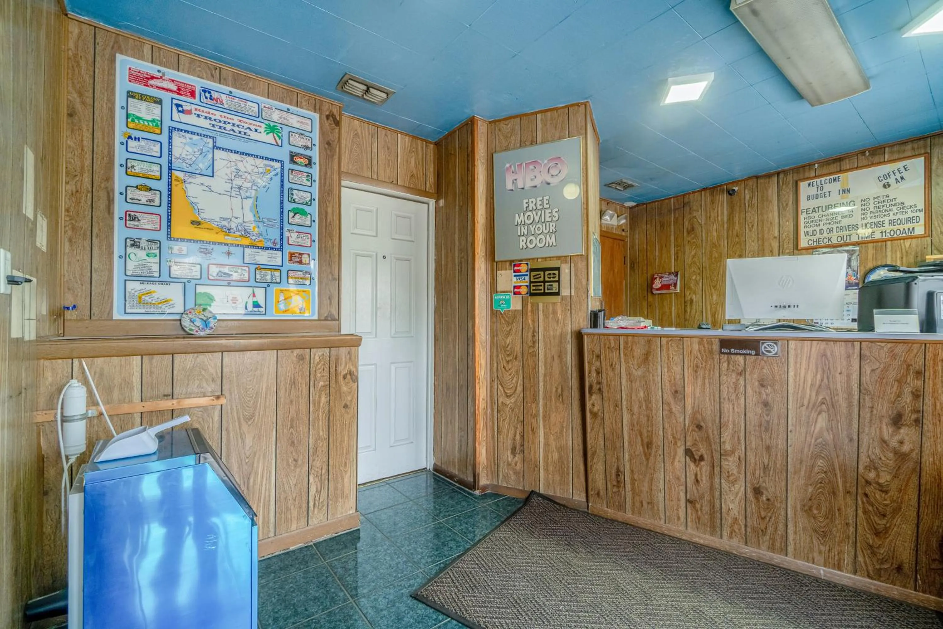 Lobby or reception in OYO Budget Inn Falfurrias Hwy 281