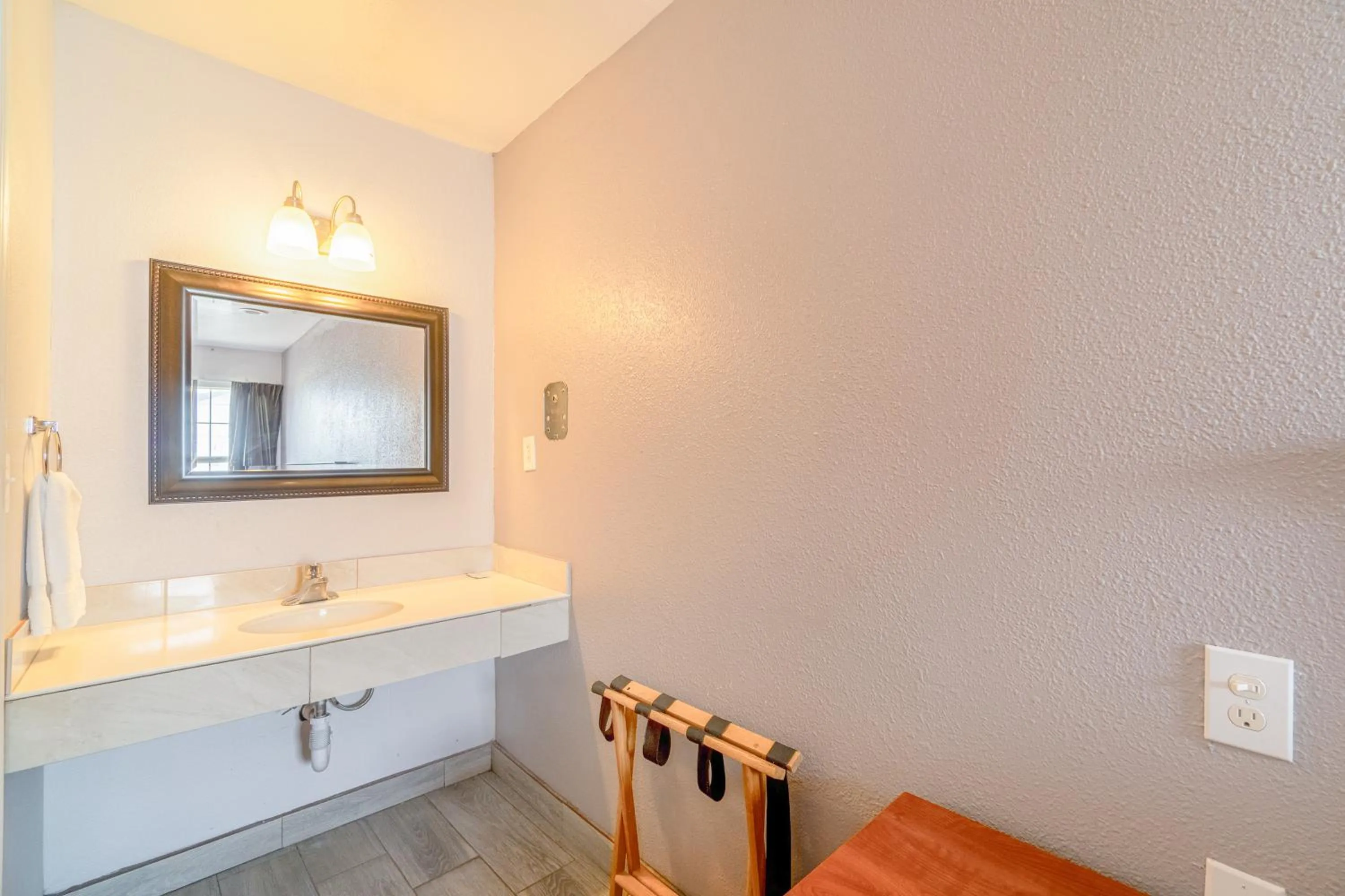 Bathroom in OYO Budget Inn Falfurrias Hwy 281