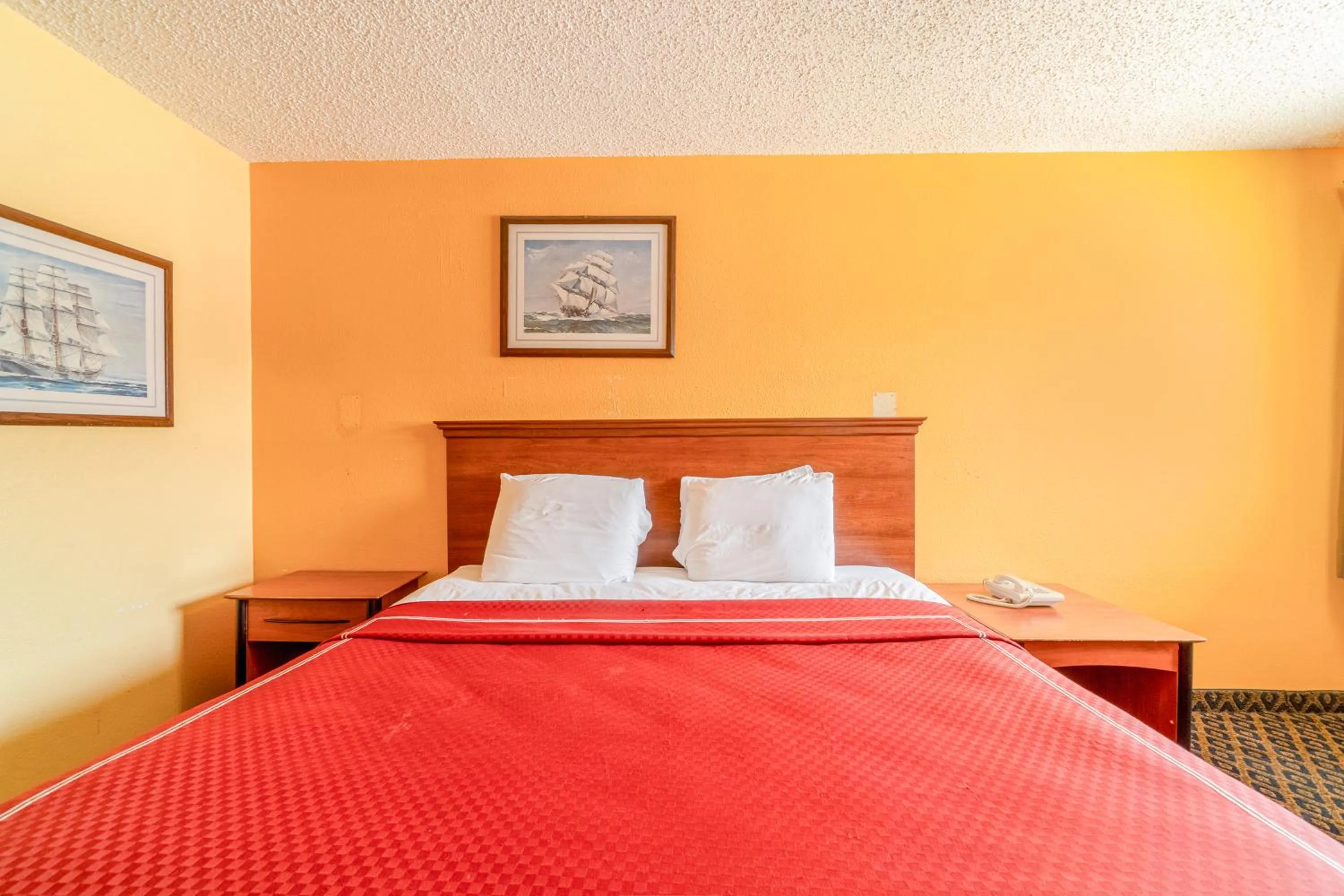 Bedroom, Bed in OYO Budget Inn Falfurrias Hwy 281