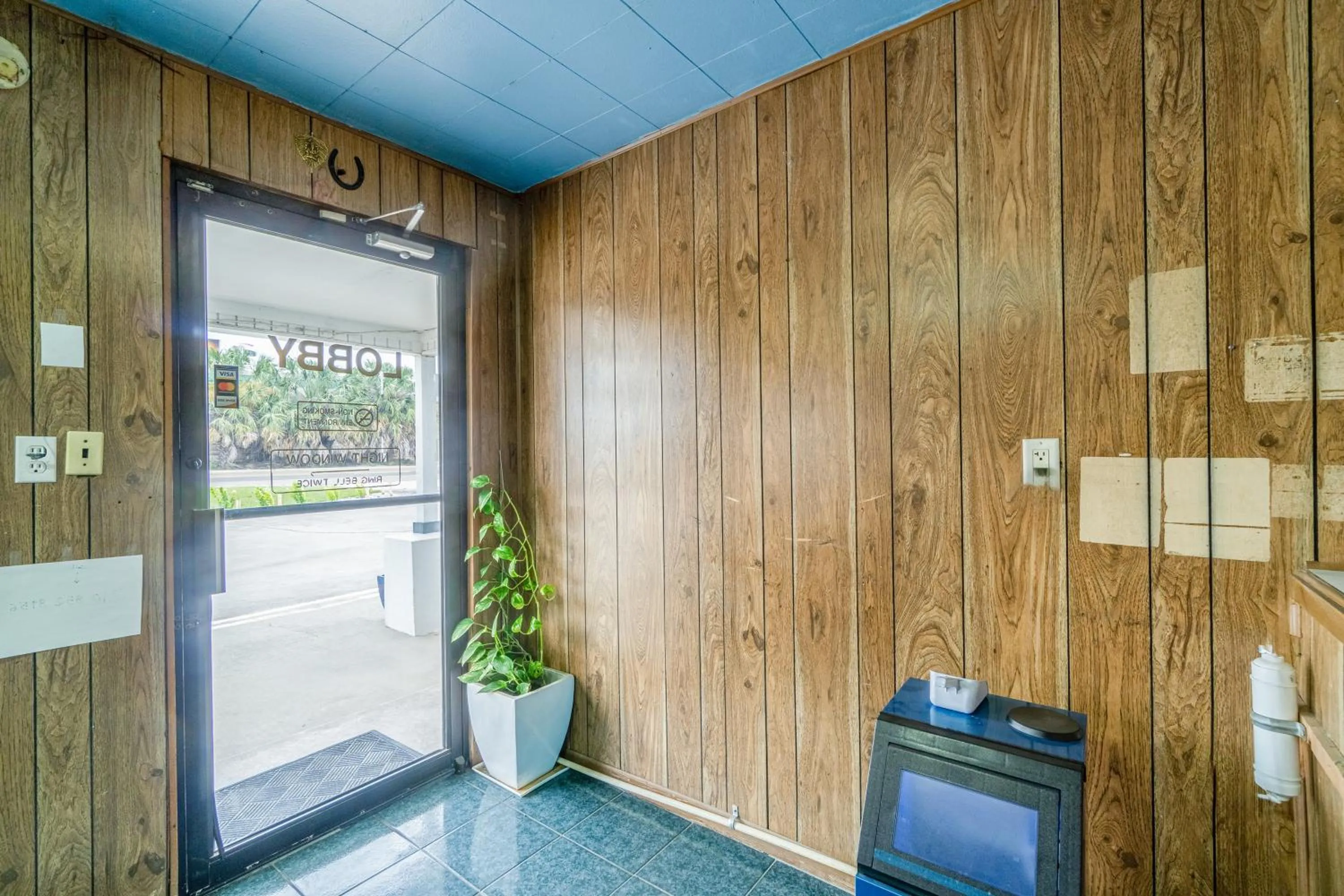 Lobby or reception in OYO Budget Inn Falfurrias Hwy 281