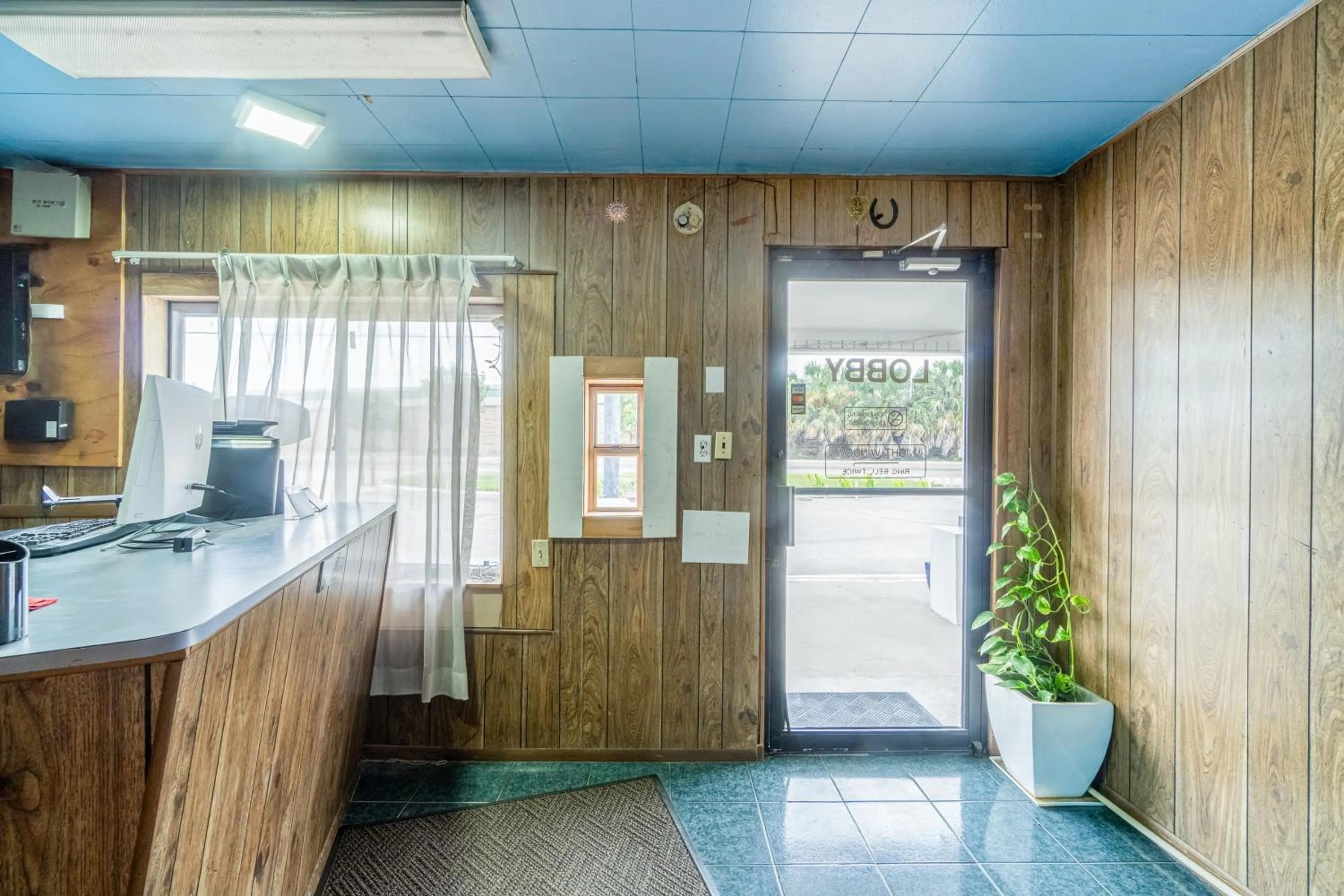 Lobby or reception in OYO Budget Inn Falfurrias Hwy 281