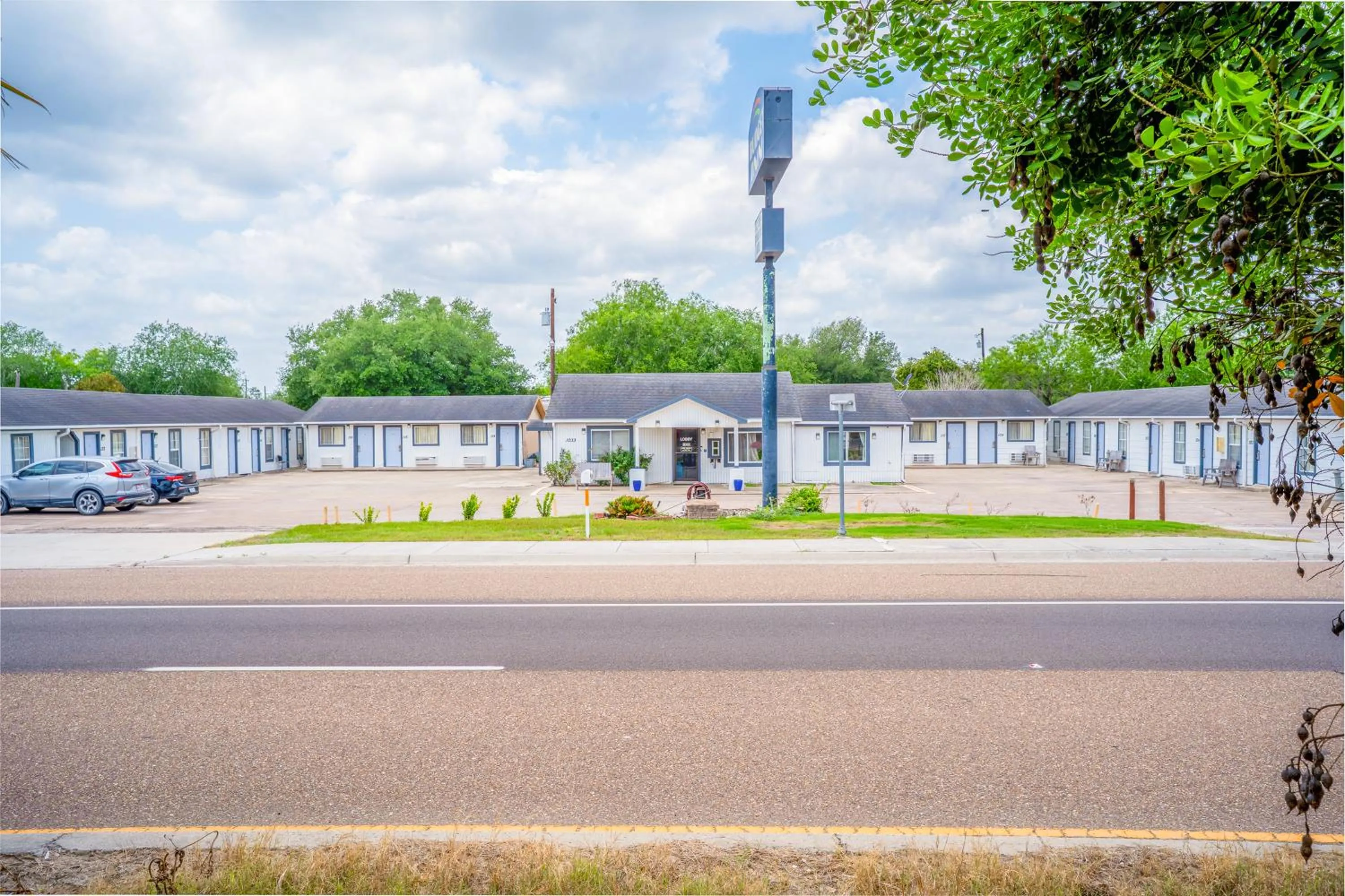 Street view in OYO Budget Inn Falfurrias Hwy 281