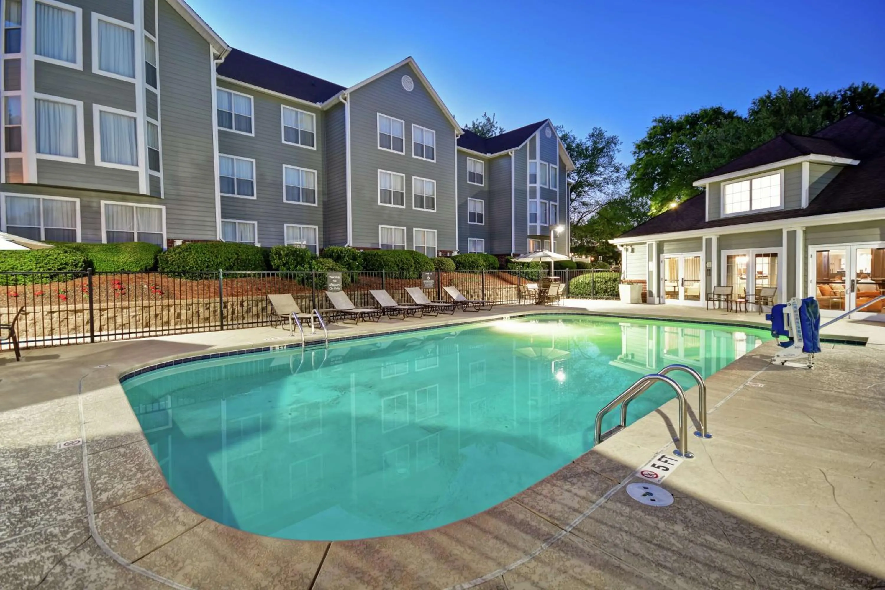 Pool view in Homewood Suites by Hilton Atlanta-Galleria/Cumberland