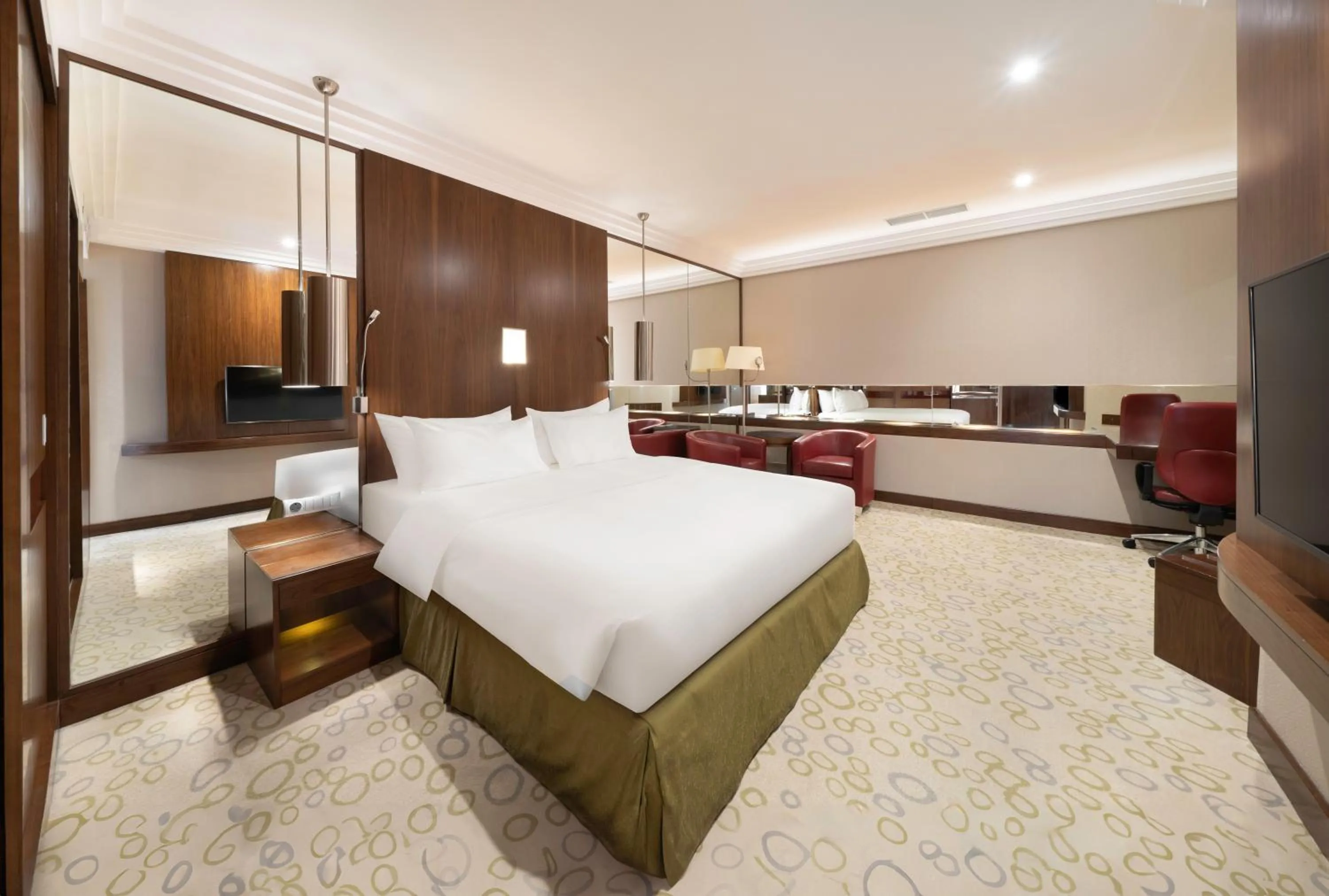 Bedroom, Bed in Crowne Plaza Hotel Riyadh Minhal, an IHG Hotel