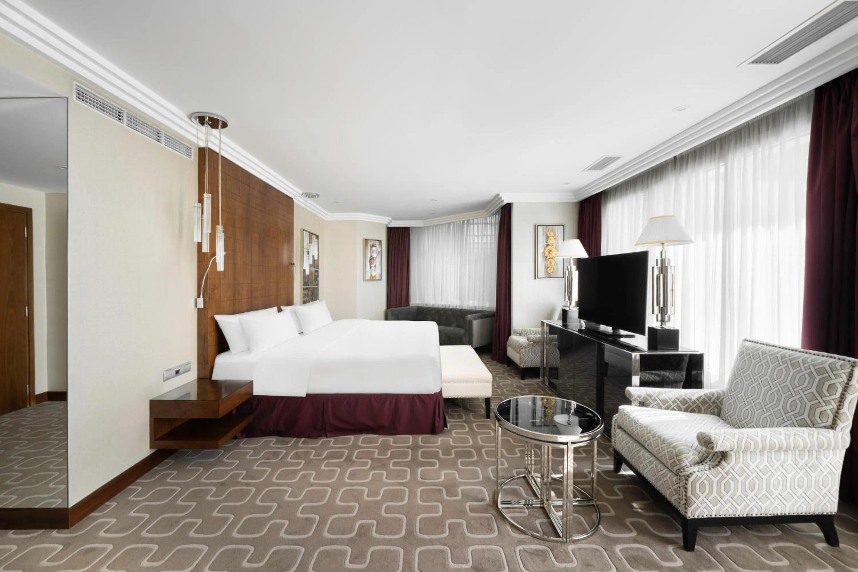 Bedroom, Bed in Crowne Plaza Hotel Riyadh Minhal, an IHG Hotel