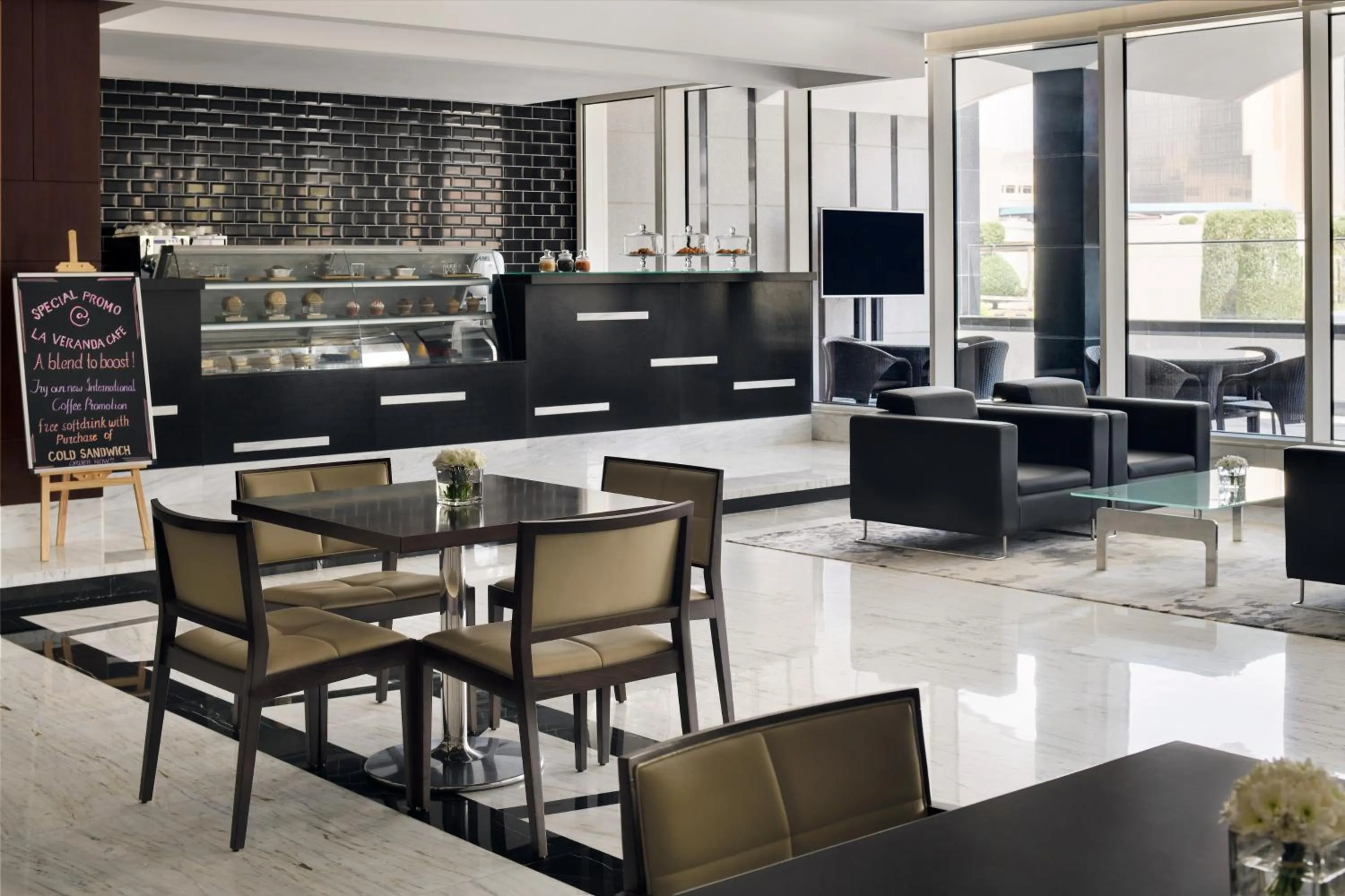 Lounge or bar in Crowne Plaza Hotel Riyadh Minhal, an IHG Hotel