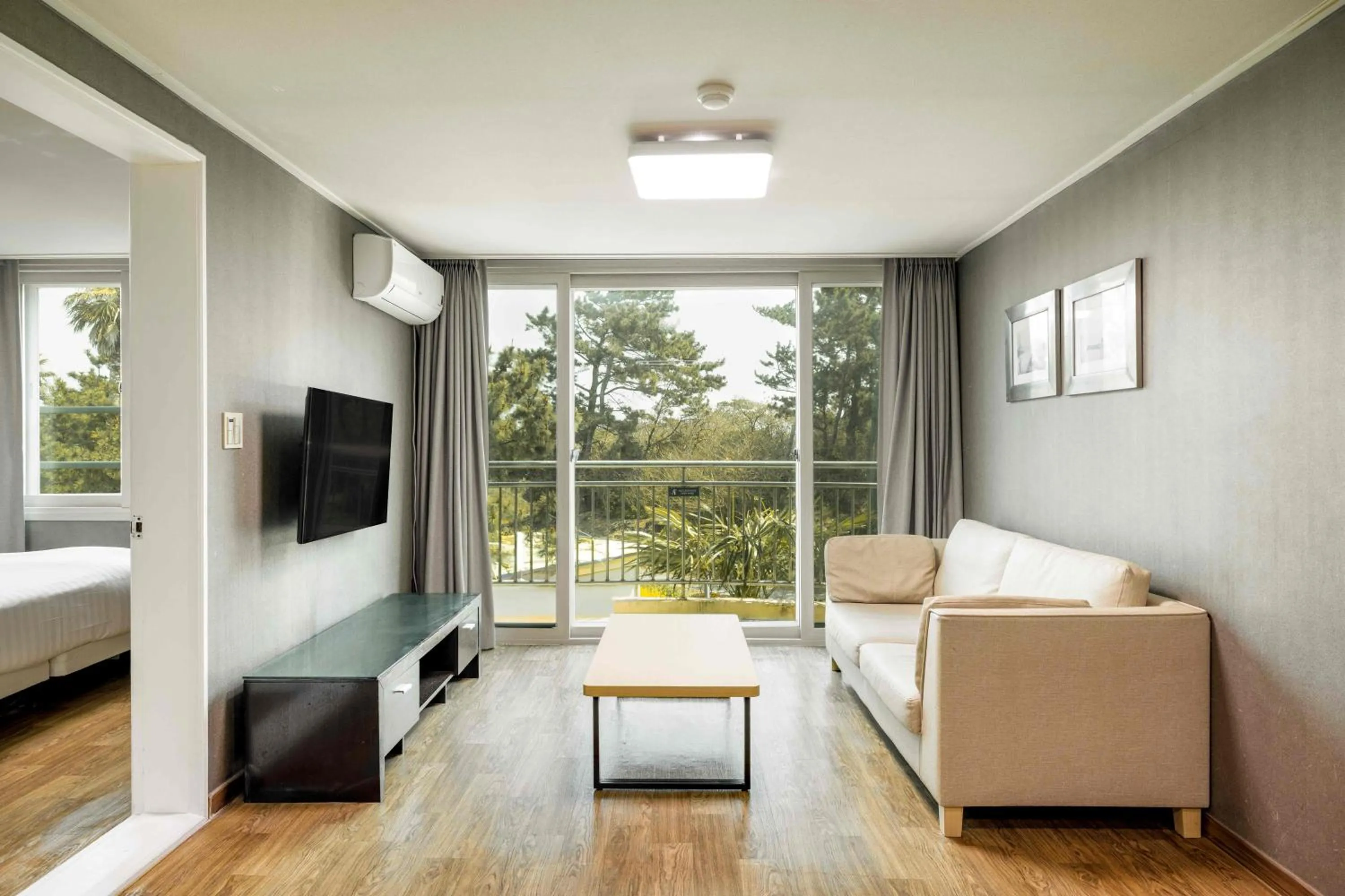 Decorative detail, Bed in Kensington Resort Jeju Hanlim