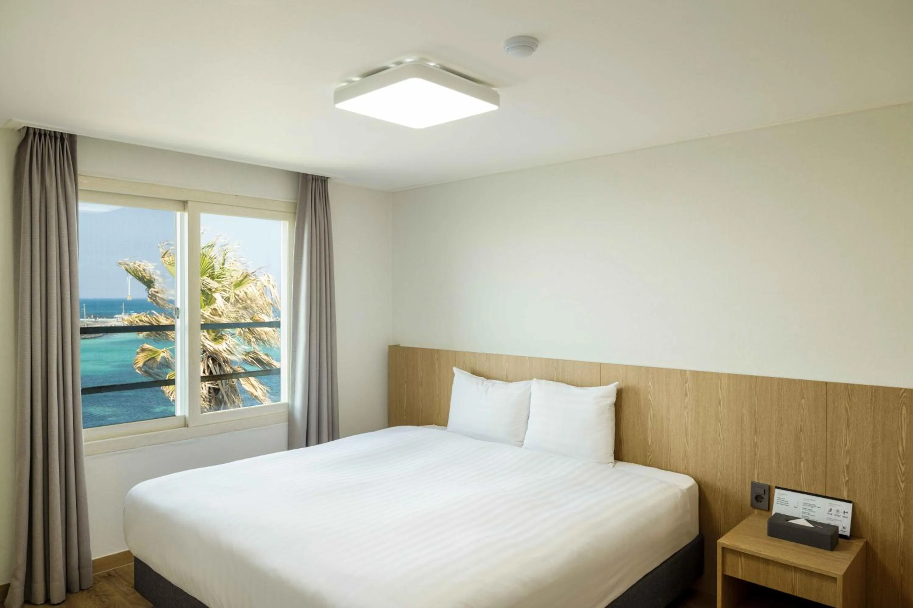 Decorative detail, Bed in Kensington Resort Jeju Hanlim