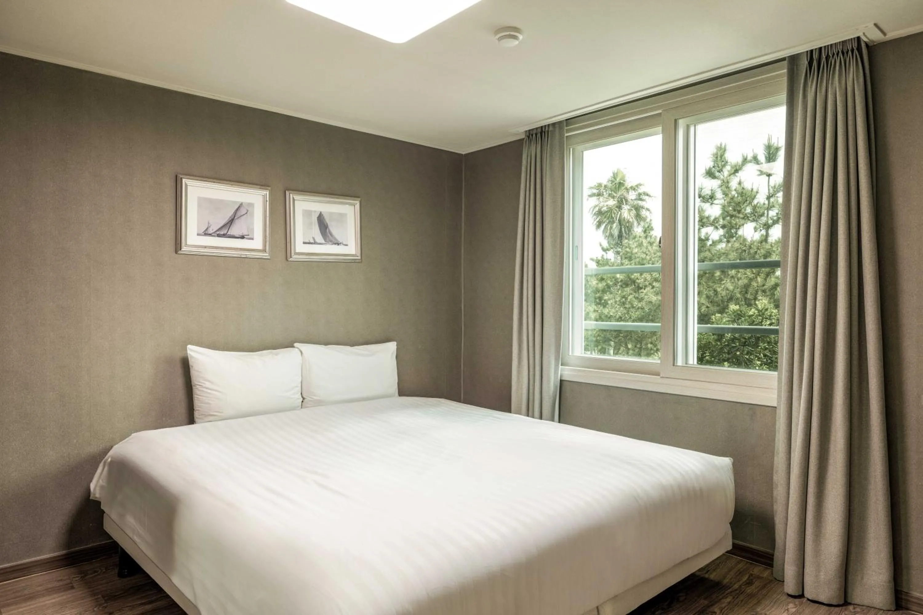 Decorative detail, Bed in Kensington Resort Jeju Hanlim